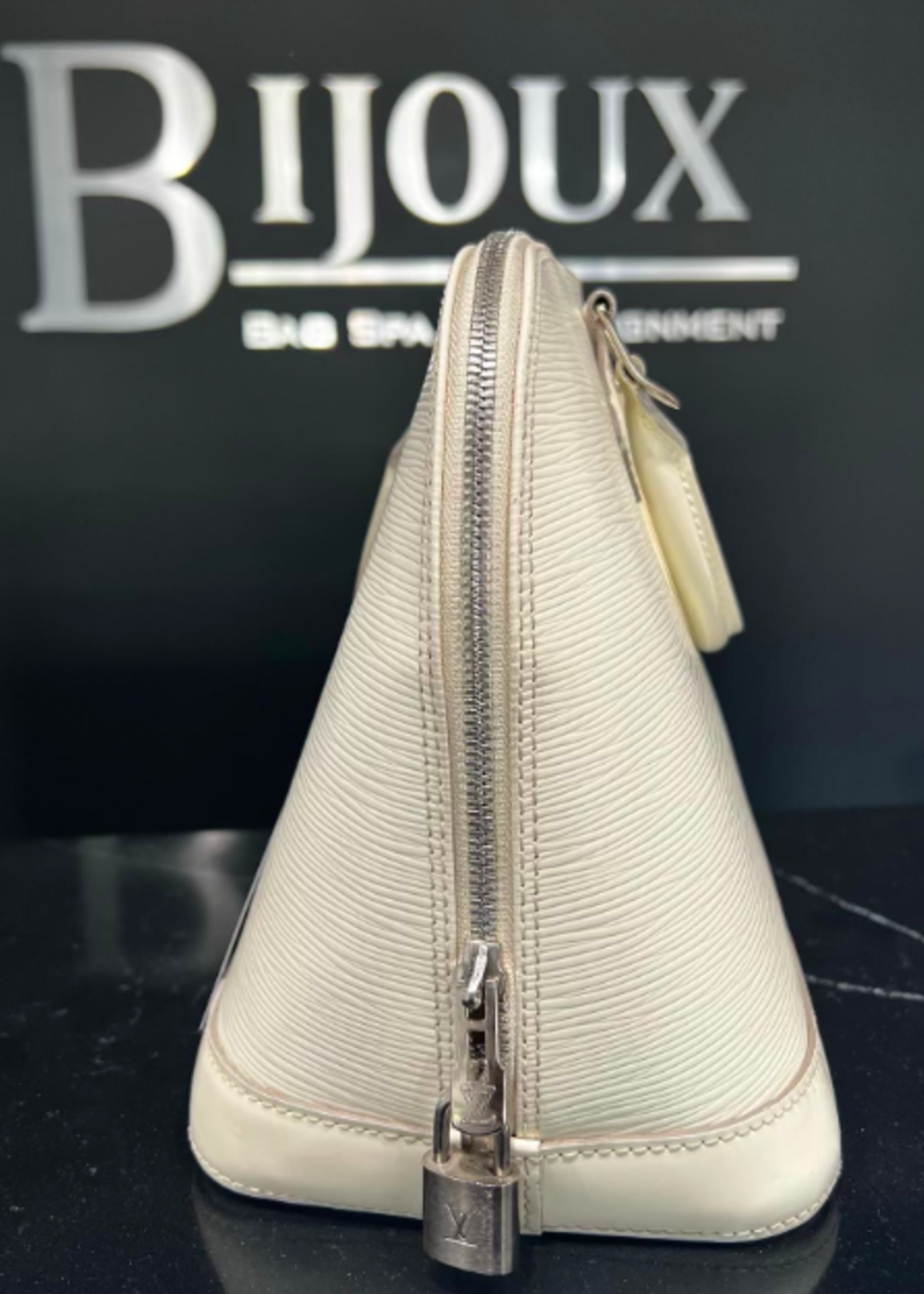 Louis Vuitton SOLD - LOUIS VUITTON ALMA PM EPI LEATHER WHITE