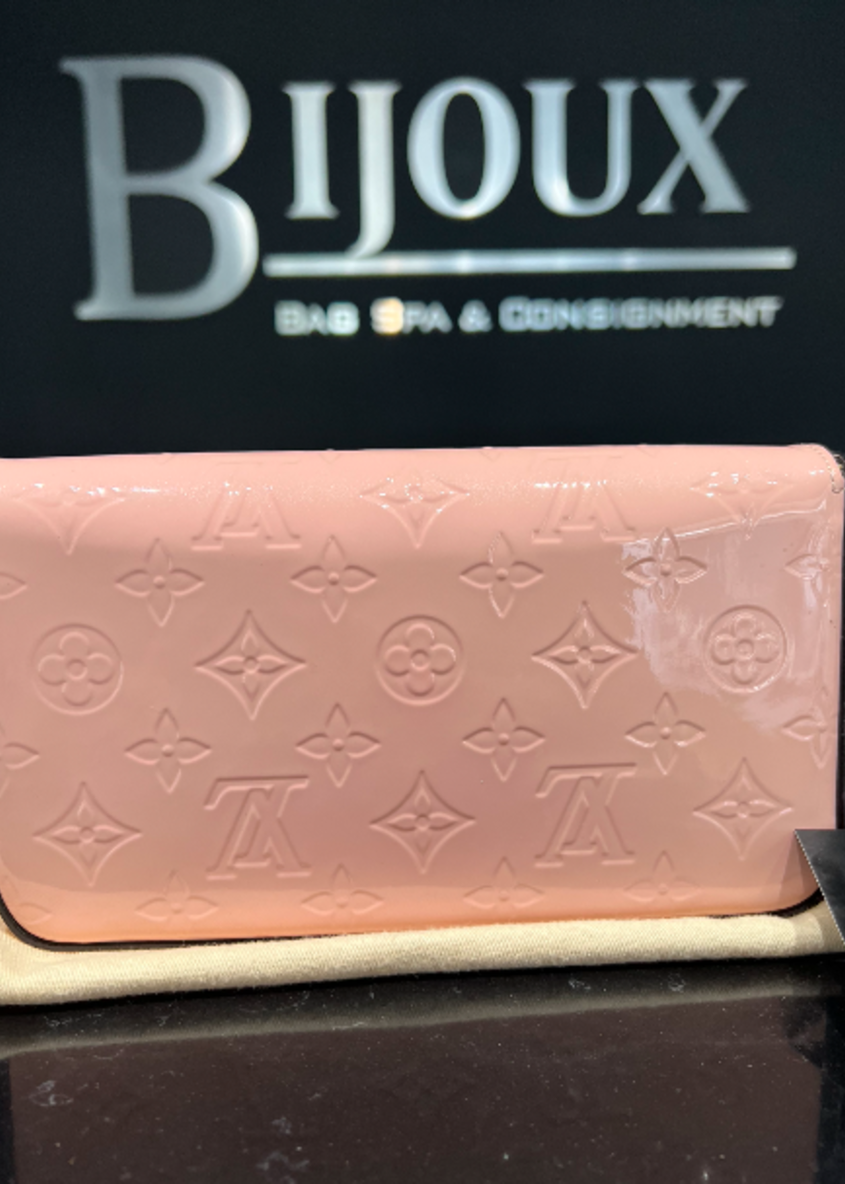 Louis Vuitton SOLD - Louis Vuitton Pochette Felicie Rose Patent