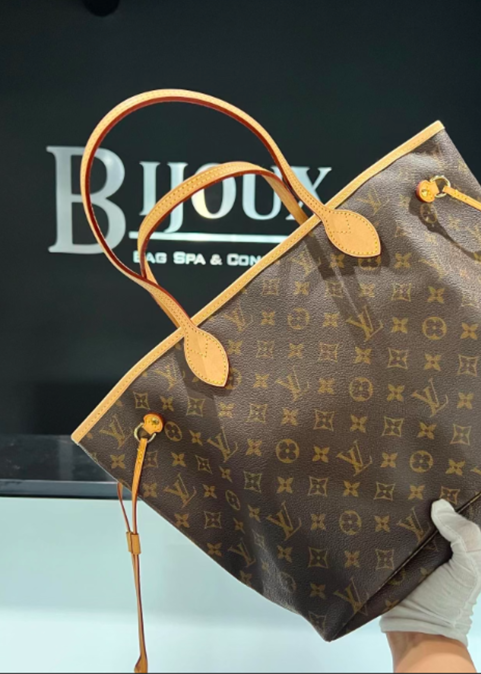 Louis Vuitton SOLD - Louis Vuitton Neverfull Monogram MM