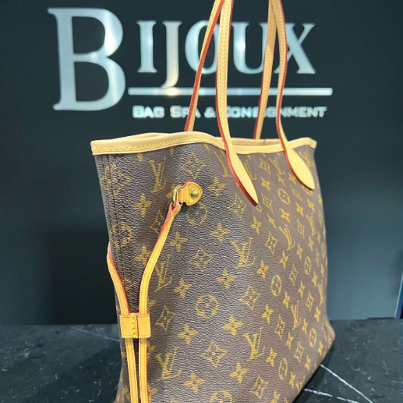Louis Vuitton SOLD - Louis Vuitton Neverfull Monogram MM