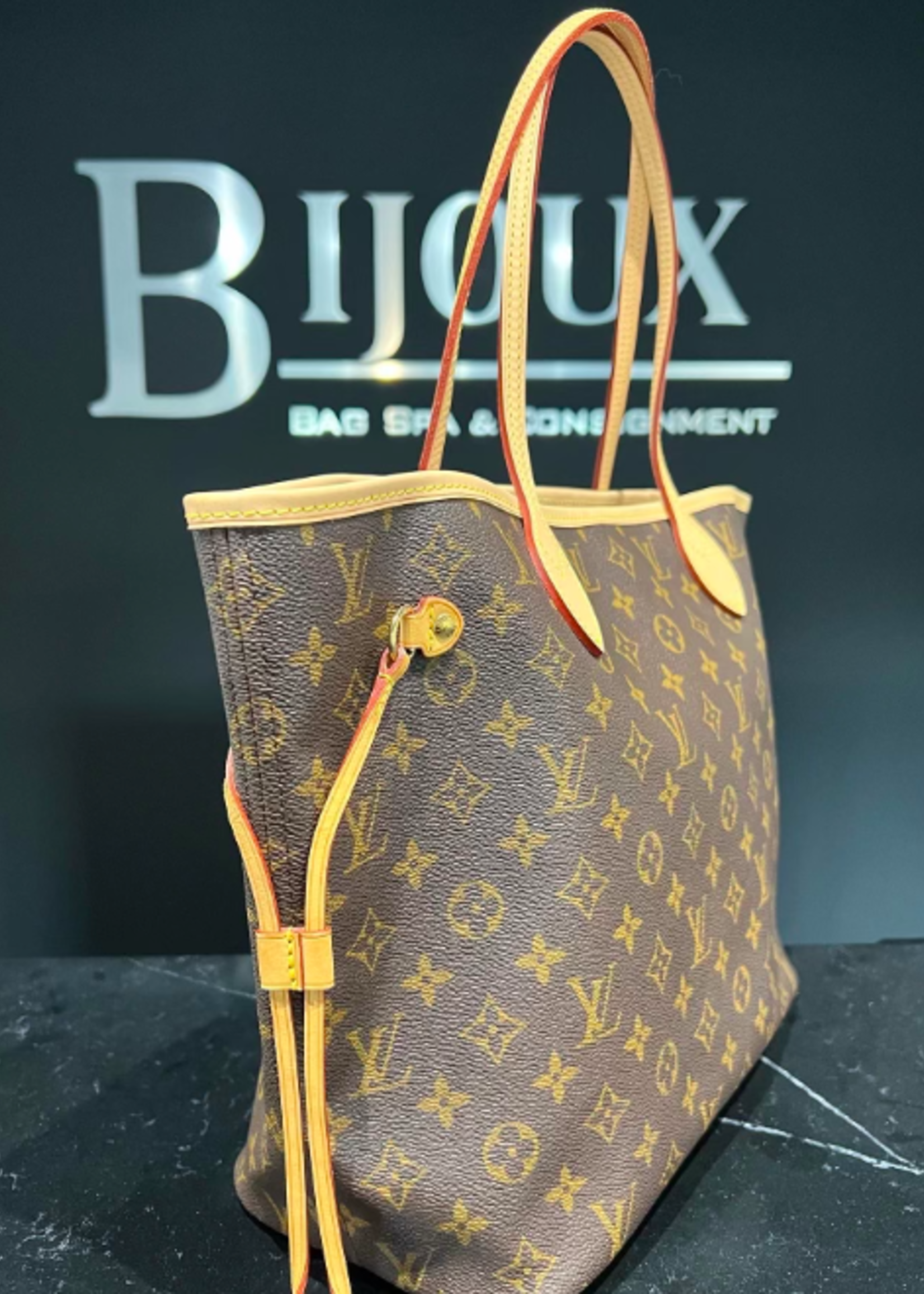 Louis Vuitton SOLD - Louis Vuitton Neverfull Monogram MM