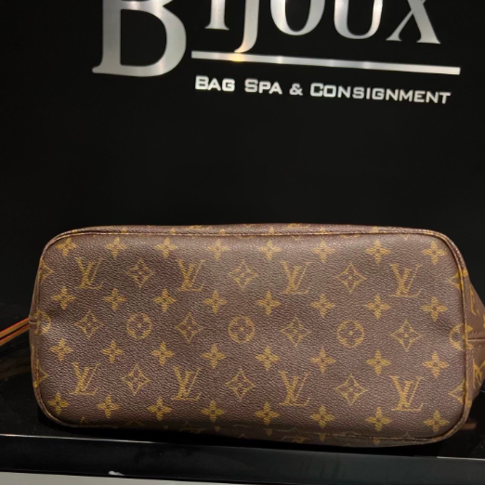 Louis Vuitton SOLD - Louis Vuitton Neverfull Monogram MM