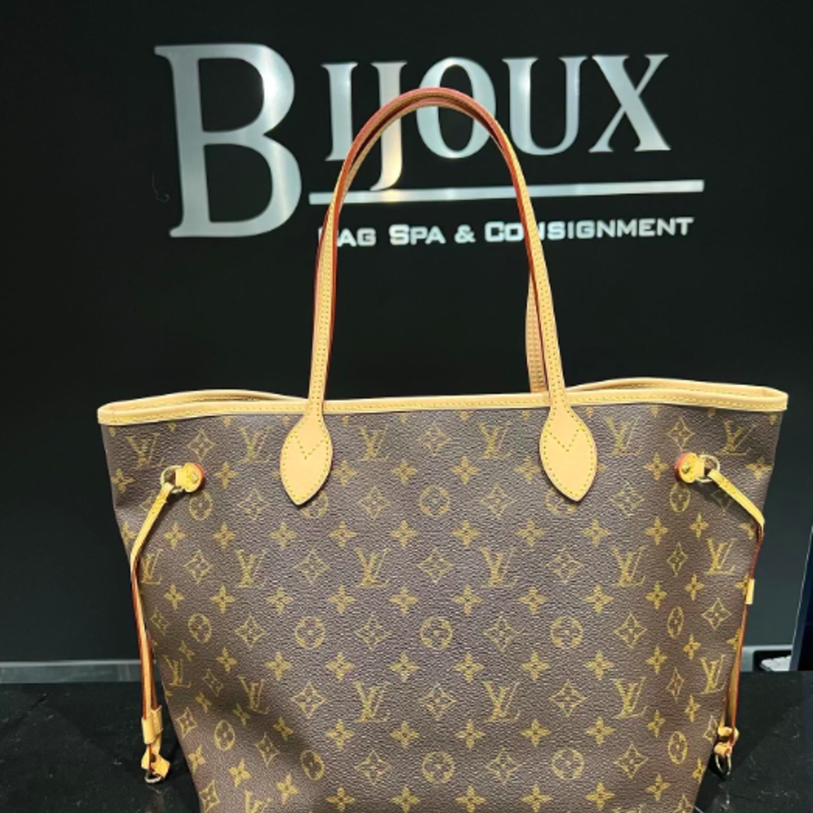 Louis Vuitton SOLD - Louis Vuitton Neverfull Monogram MM