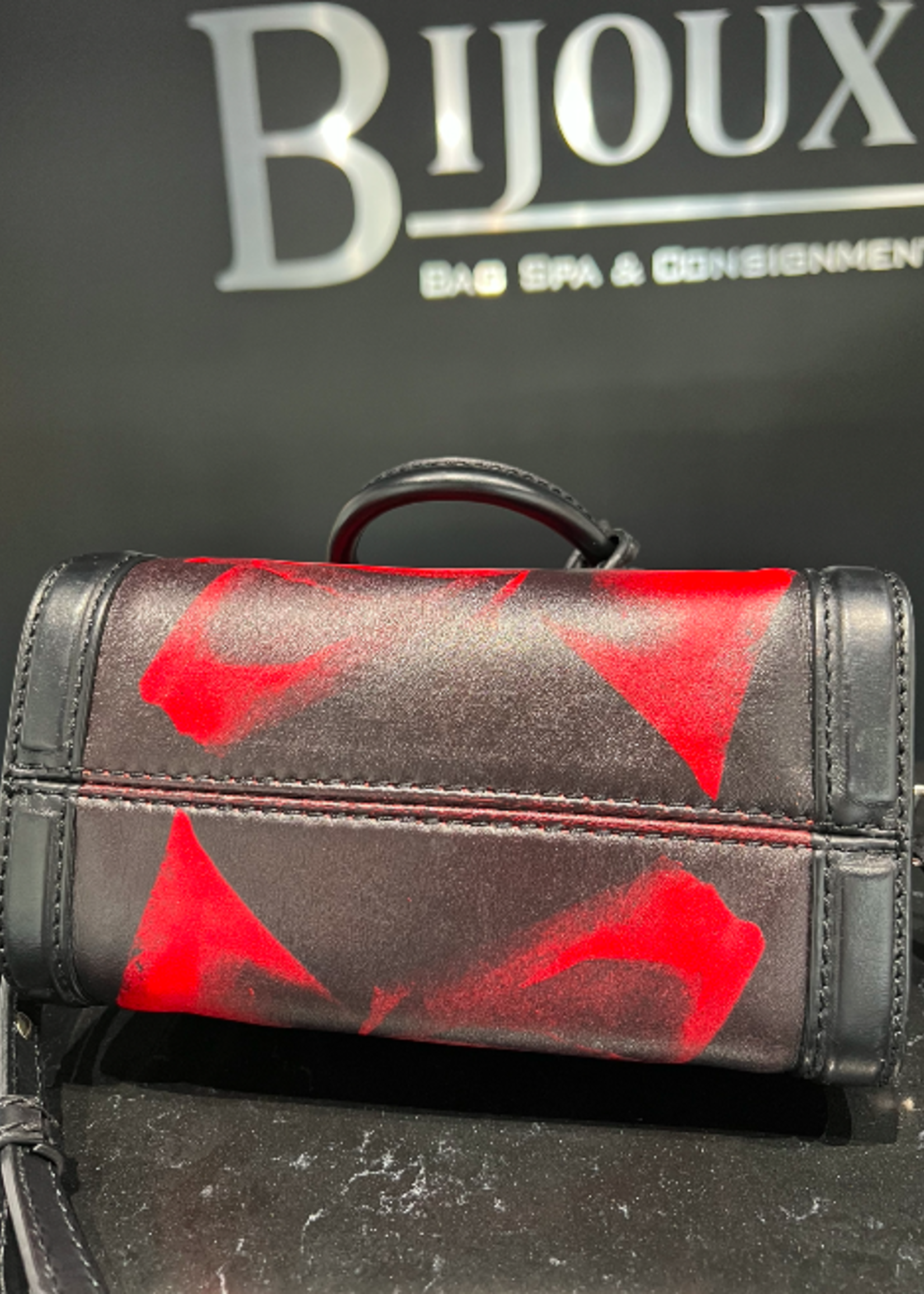 Alexander McQueen SOLD - Alexander McQueen Small Skull Purse