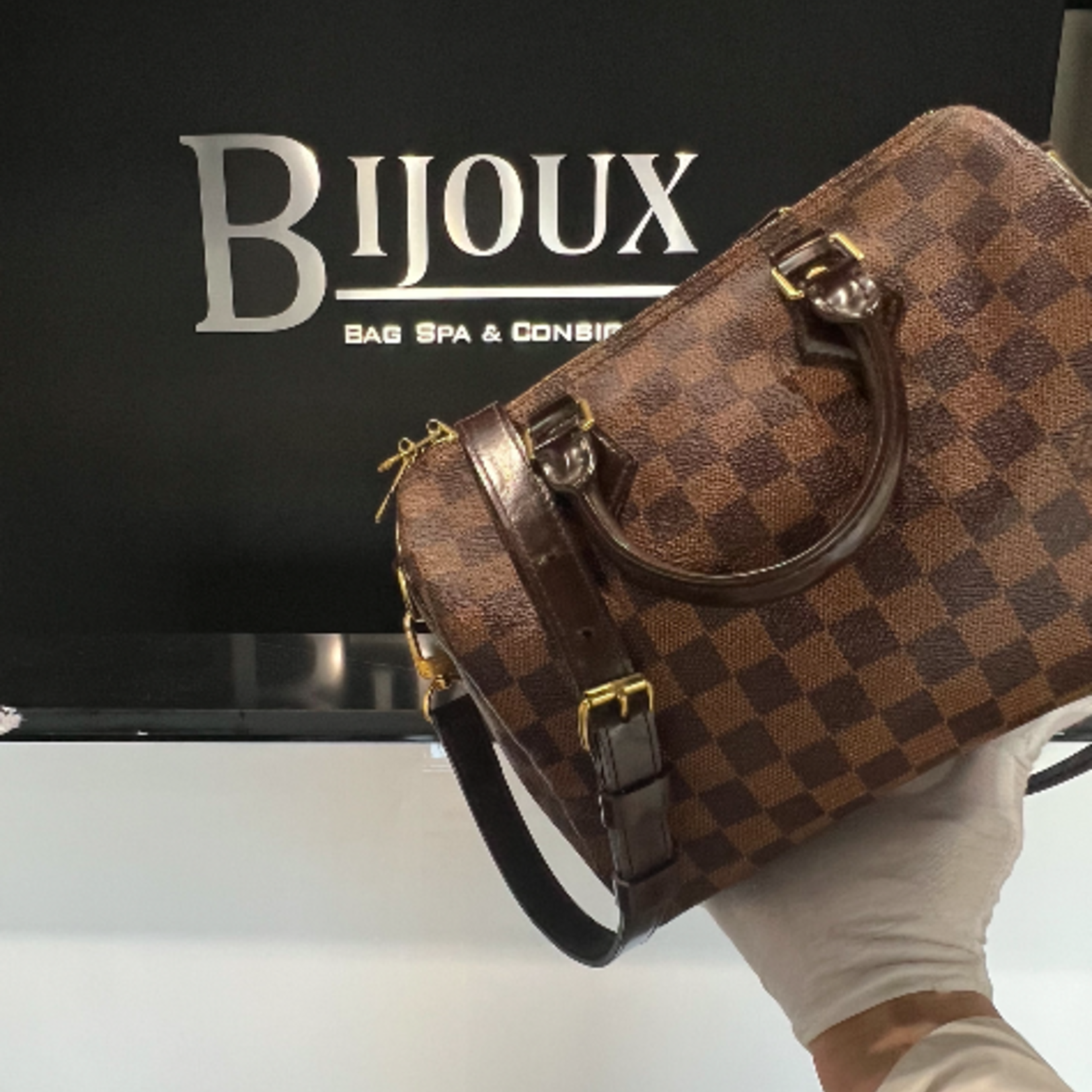 Louis Vuitton SOLD - Speedy 25 Monogram Bandouliere