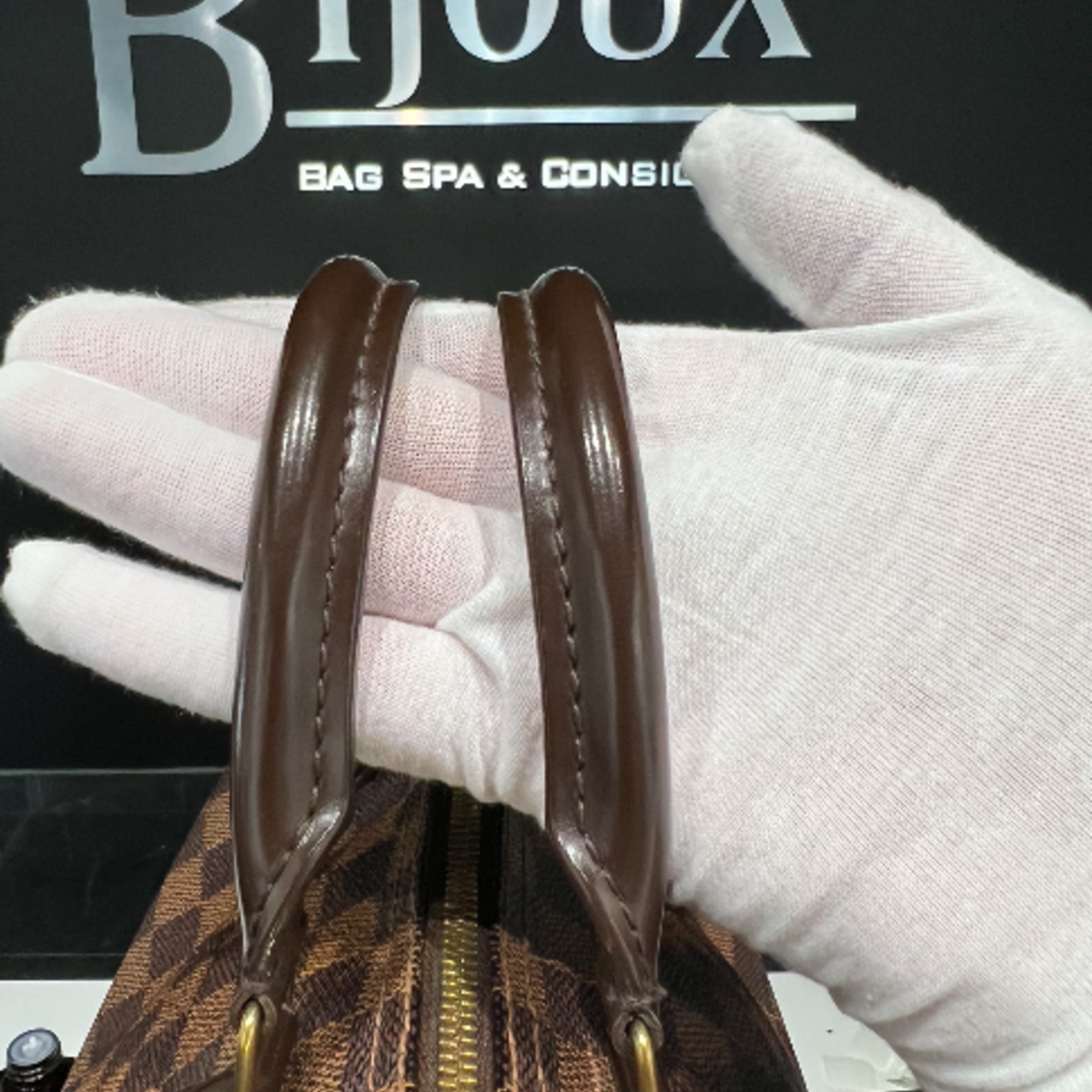 Louis Vuitton SOLD - Speedy 25 Monogram Bandouliere