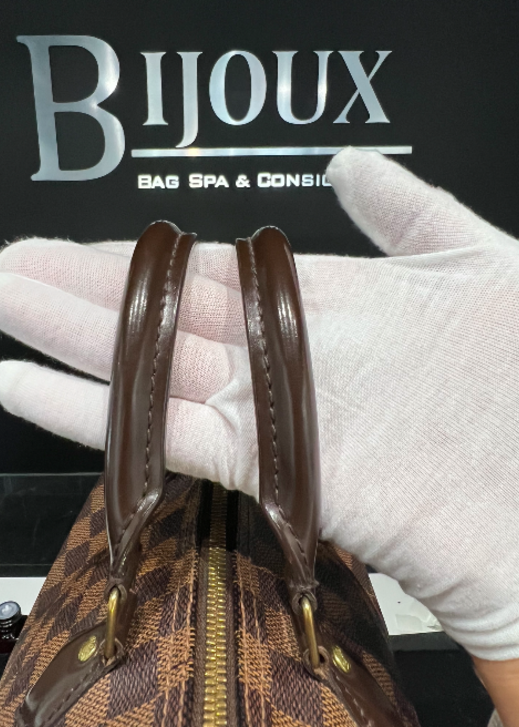 Louis Vuitton SOLD - Speedy 25 Monogram Bandouliere