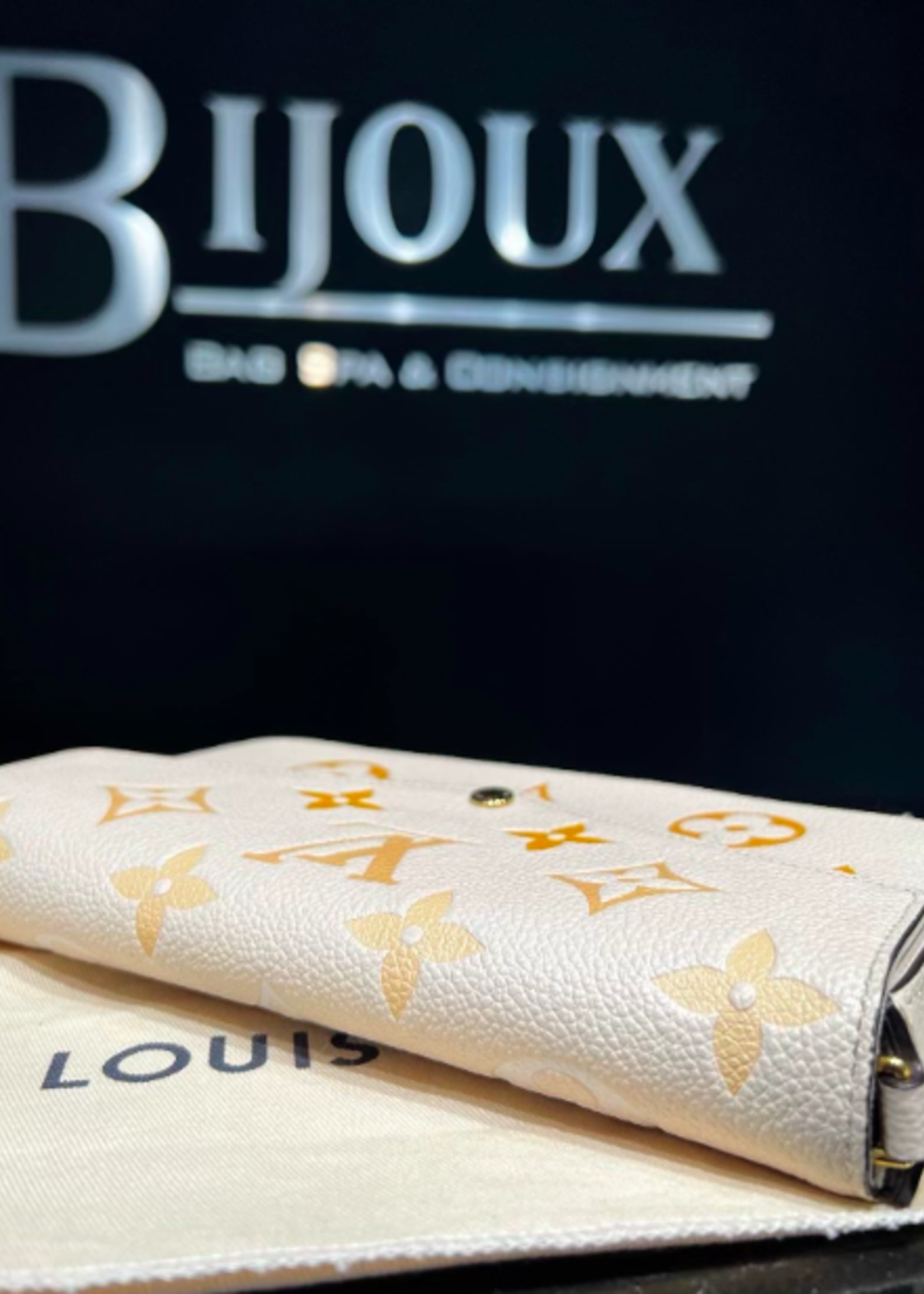 Louis Vuitton SOLD - Louis Vuitton Pochette Felicie- Orange/Beige