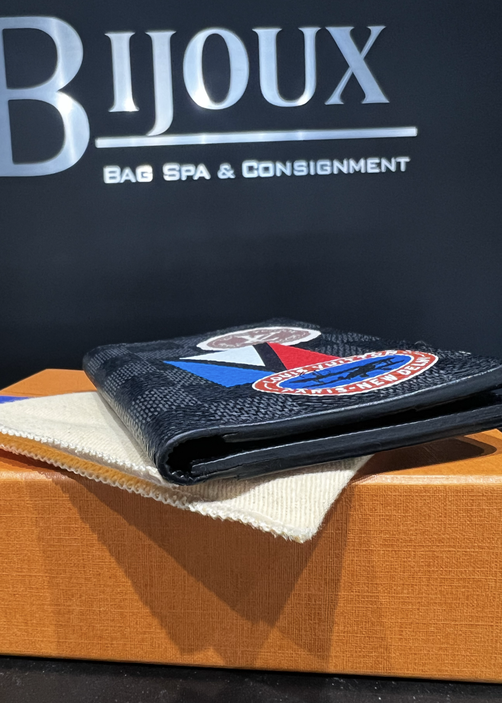 Louis Vuitton SOLD - Louis Vuitton League Damier Graphite Pocket Organizer