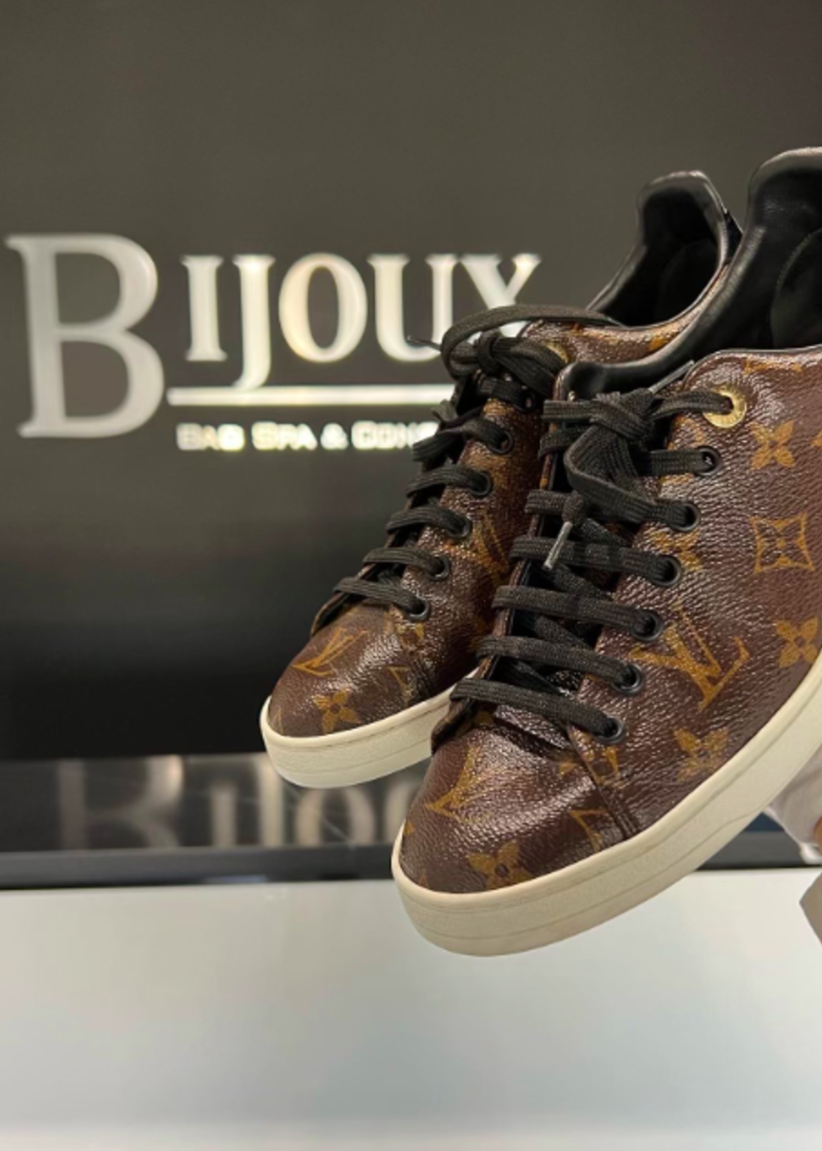 Louis Vuitton SOLD - Louis Vuitton Frontrow Sneakers Size - 39