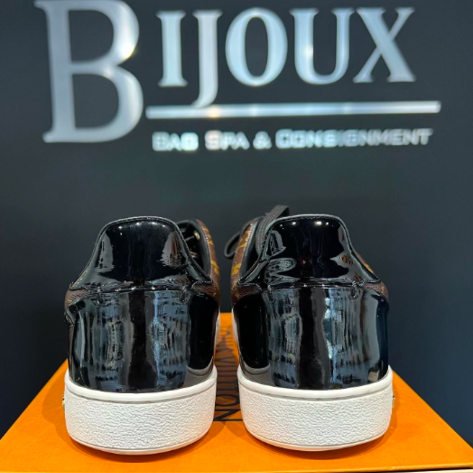 Louis Vuitton SOLD - Louis Vuitton Frontrow Sneakers Size - 39