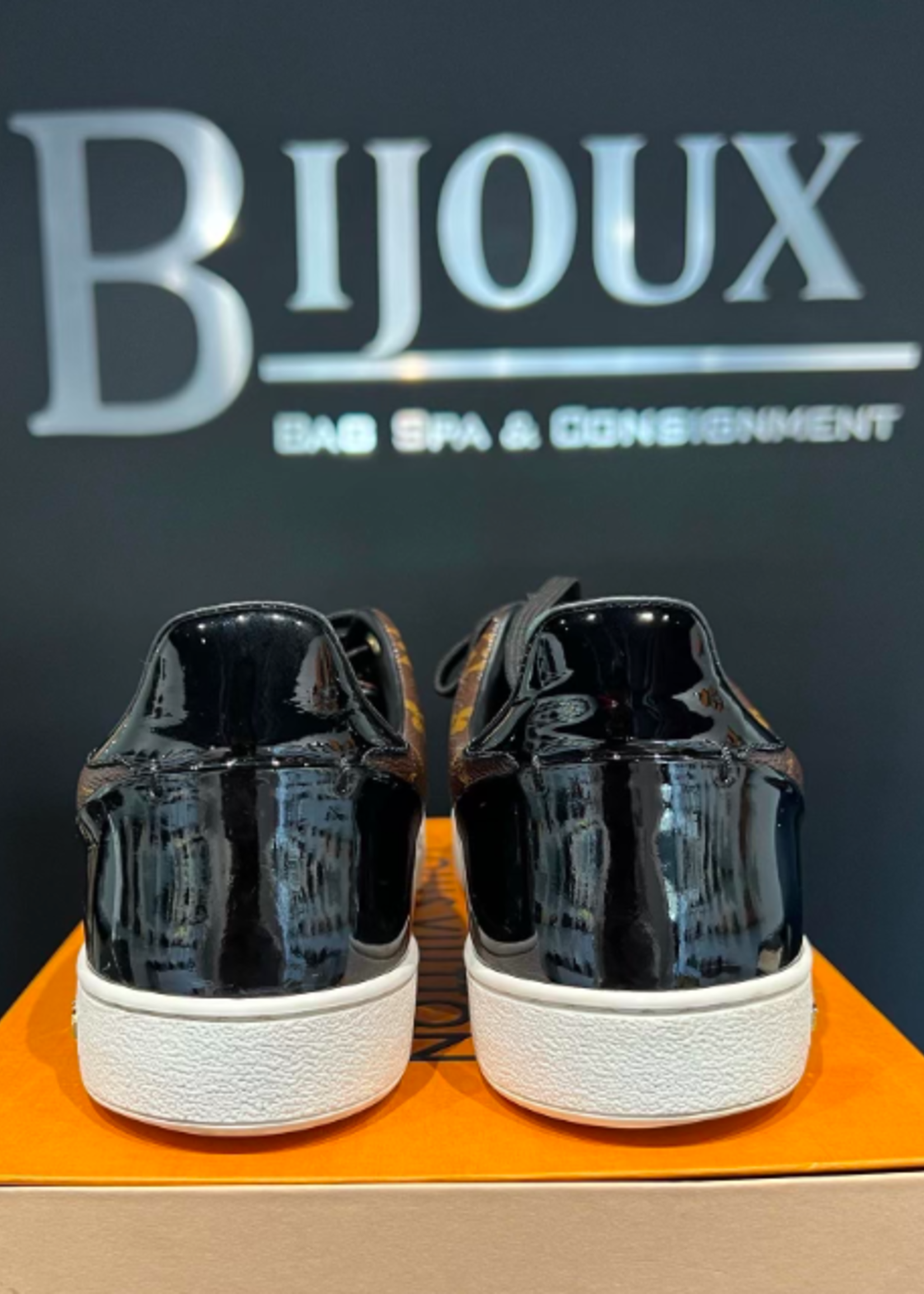 Louis Vuitton SOLD - Louis Vuitton Frontrow Sneakers Size - 39