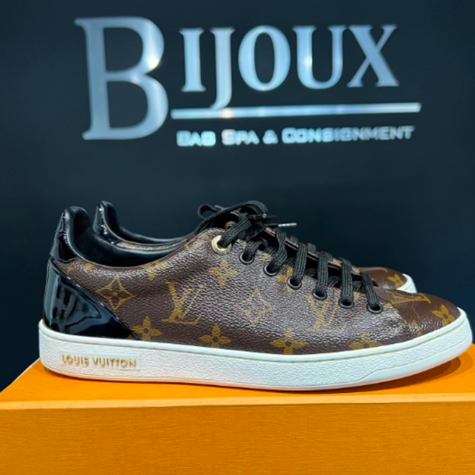 Louis Vuitton SOLD - Louis Vuitton Frontrow Sneakers Size - 39