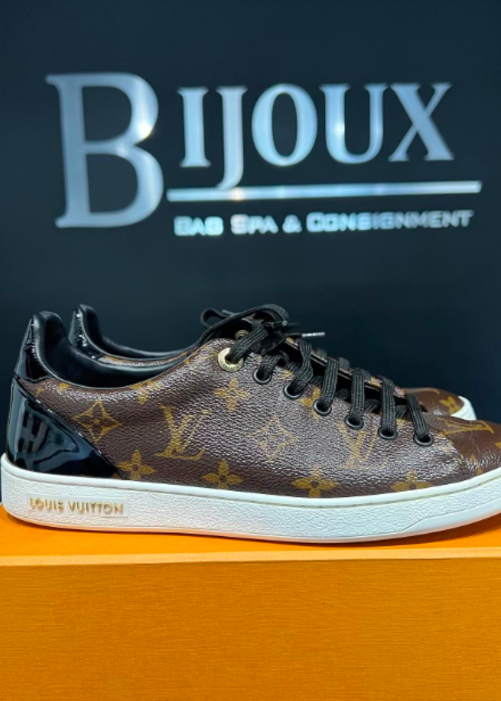 Louis Vuitton SOLD - Louis Vuitton Frontrow Sneakers Size - 39