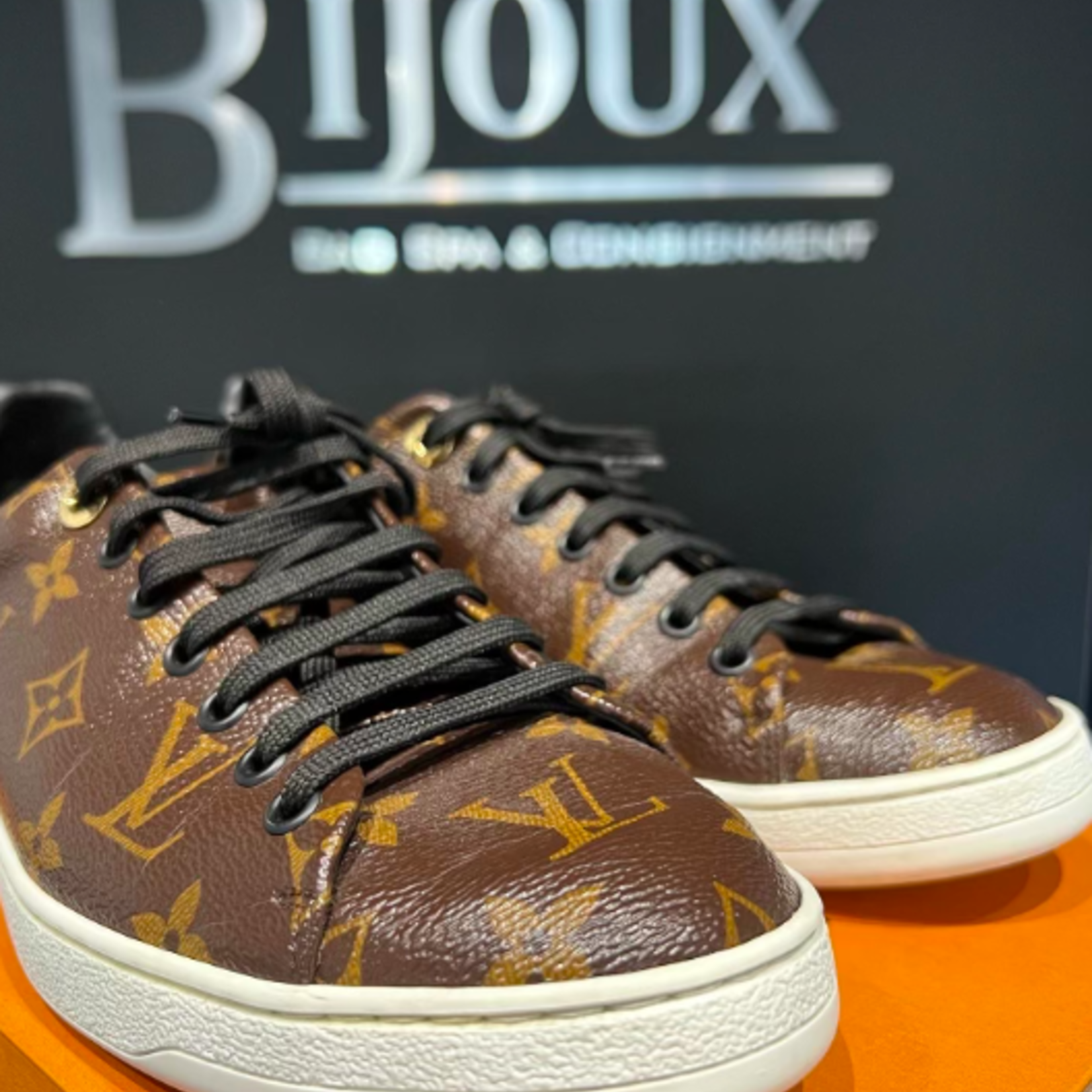 Louis Vuitton SOLD - Louis Vuitton Frontrow Sneakers Size - 39