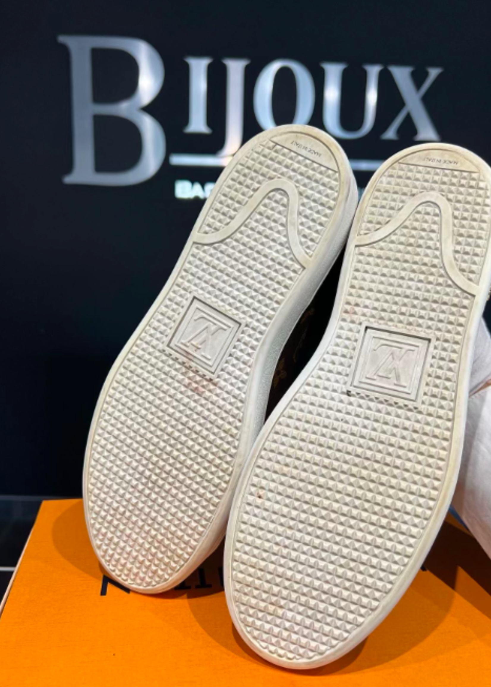 Louis Vuitton SOLD - Louis Vuitton Frontrow Sneakers Size - 39