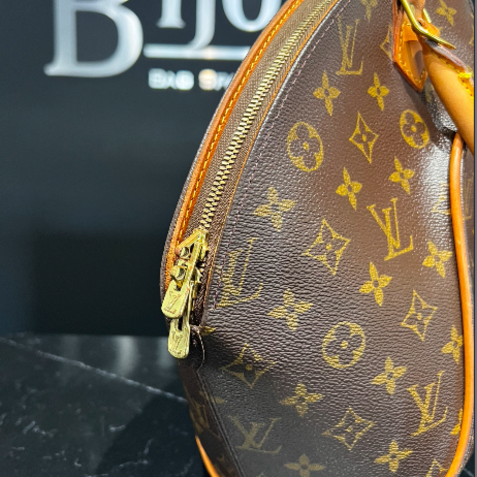 Louis Vuitton SOLD - Louis Vuitton Ellipse