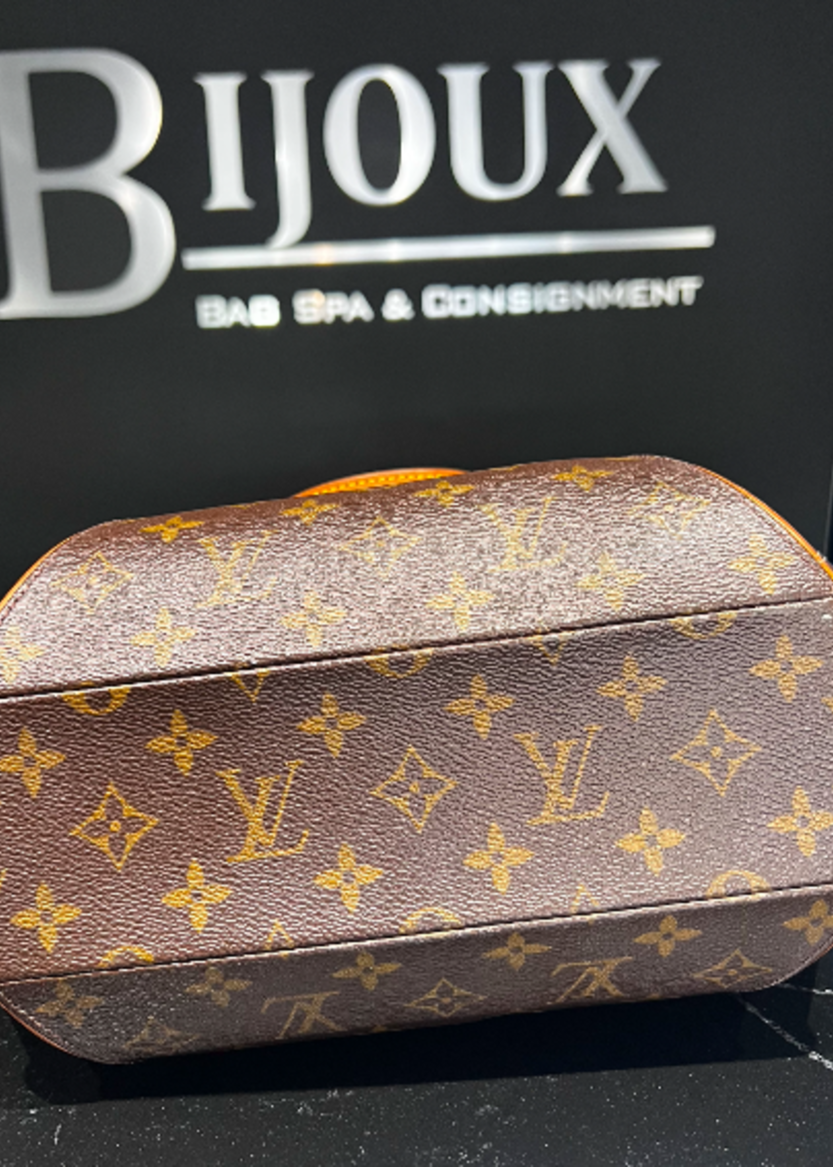Louis Vuitton SOLD - Louis Vuitton Ellipse