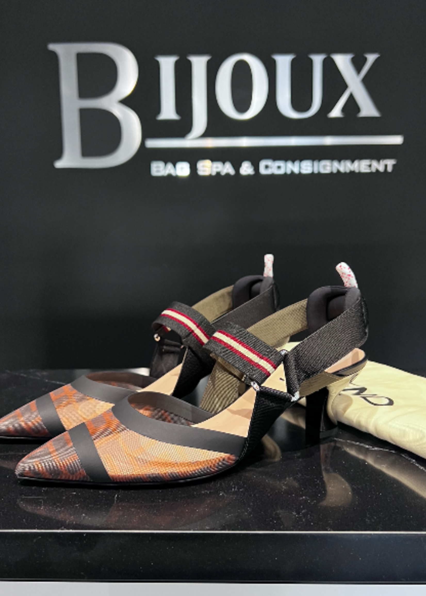 Fendi SOLD - Fendi Colibri Mesh Size - 39