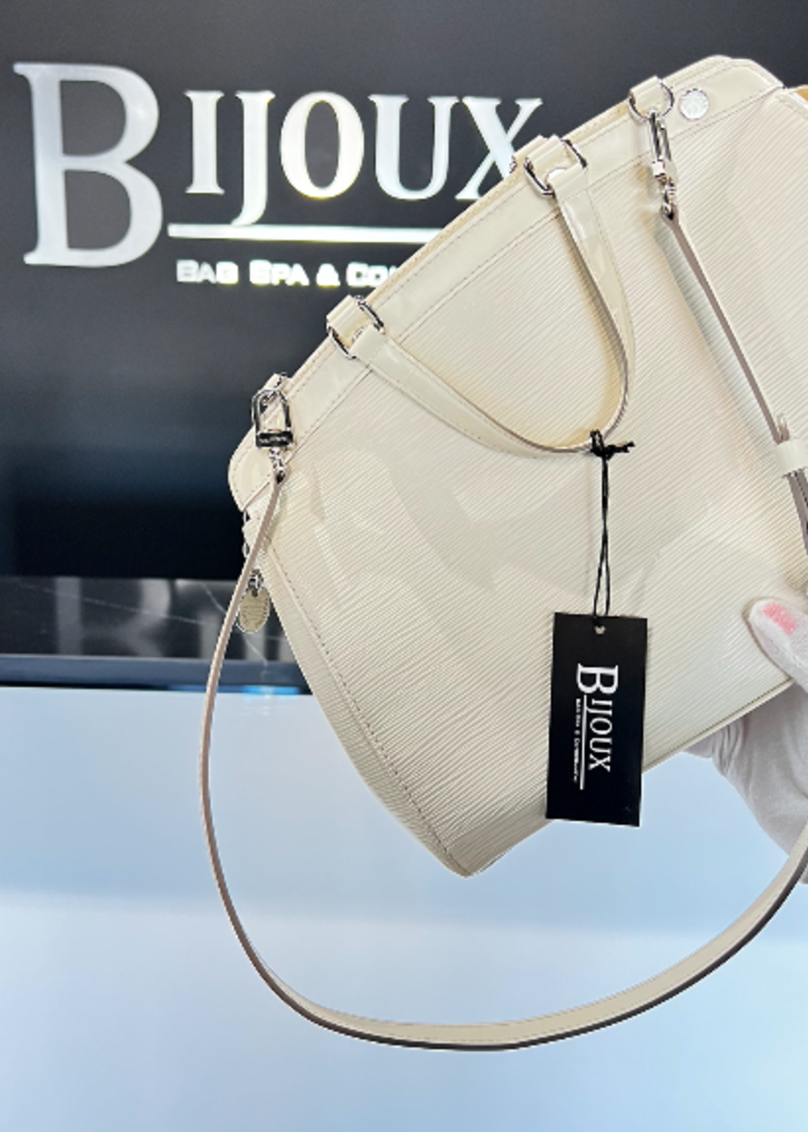 Louis Vuitton SOLD - Louis Vuitton Brea MM Epi White