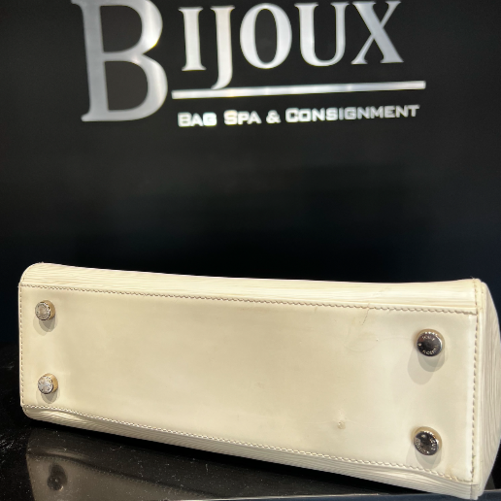 Louis Vuitton SOLD - Louis Vuitton Brea MM Epi White
