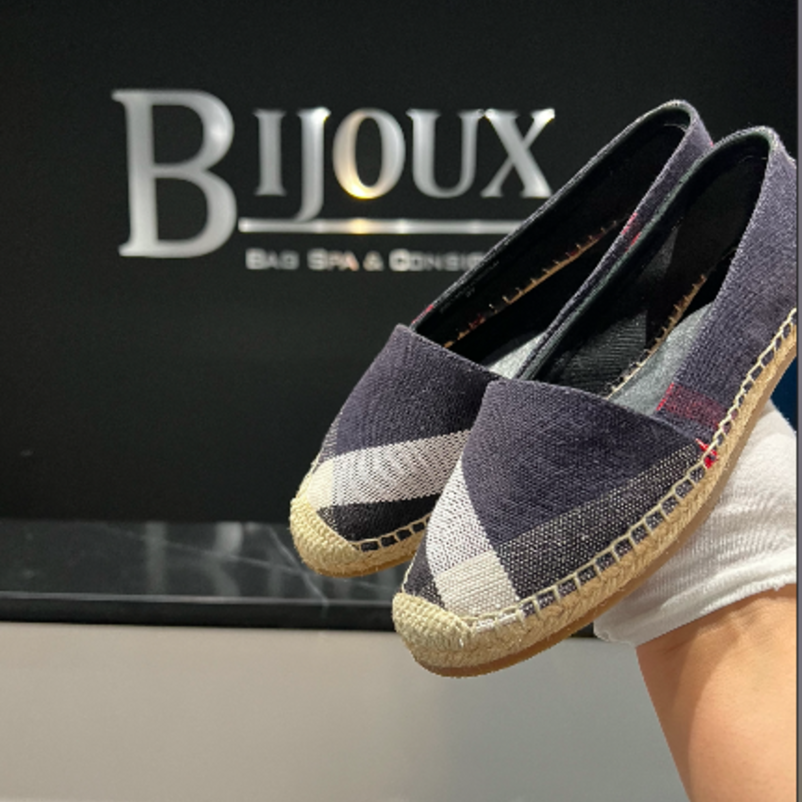 Burberry SOLD - Burberry Espiedilles Size - 37