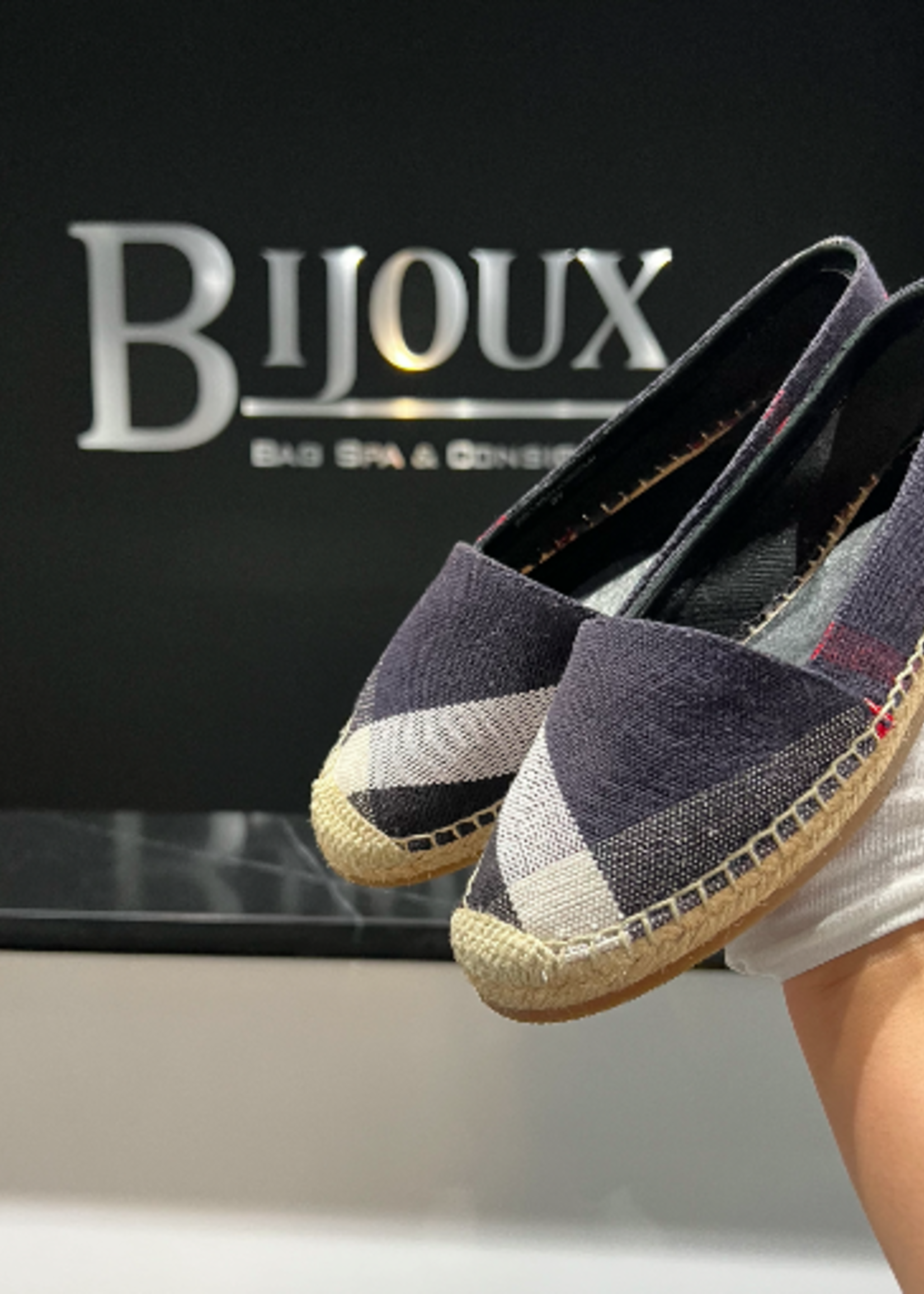 Burberry SOLD - Burberry Espiedilles Size - 37