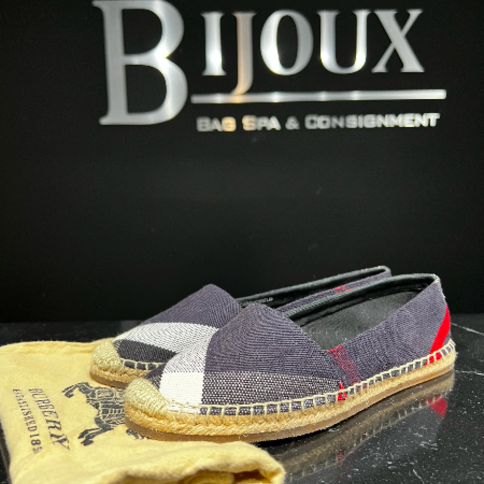 Burberry SOLD - Burberry Espiedilles Size - 37