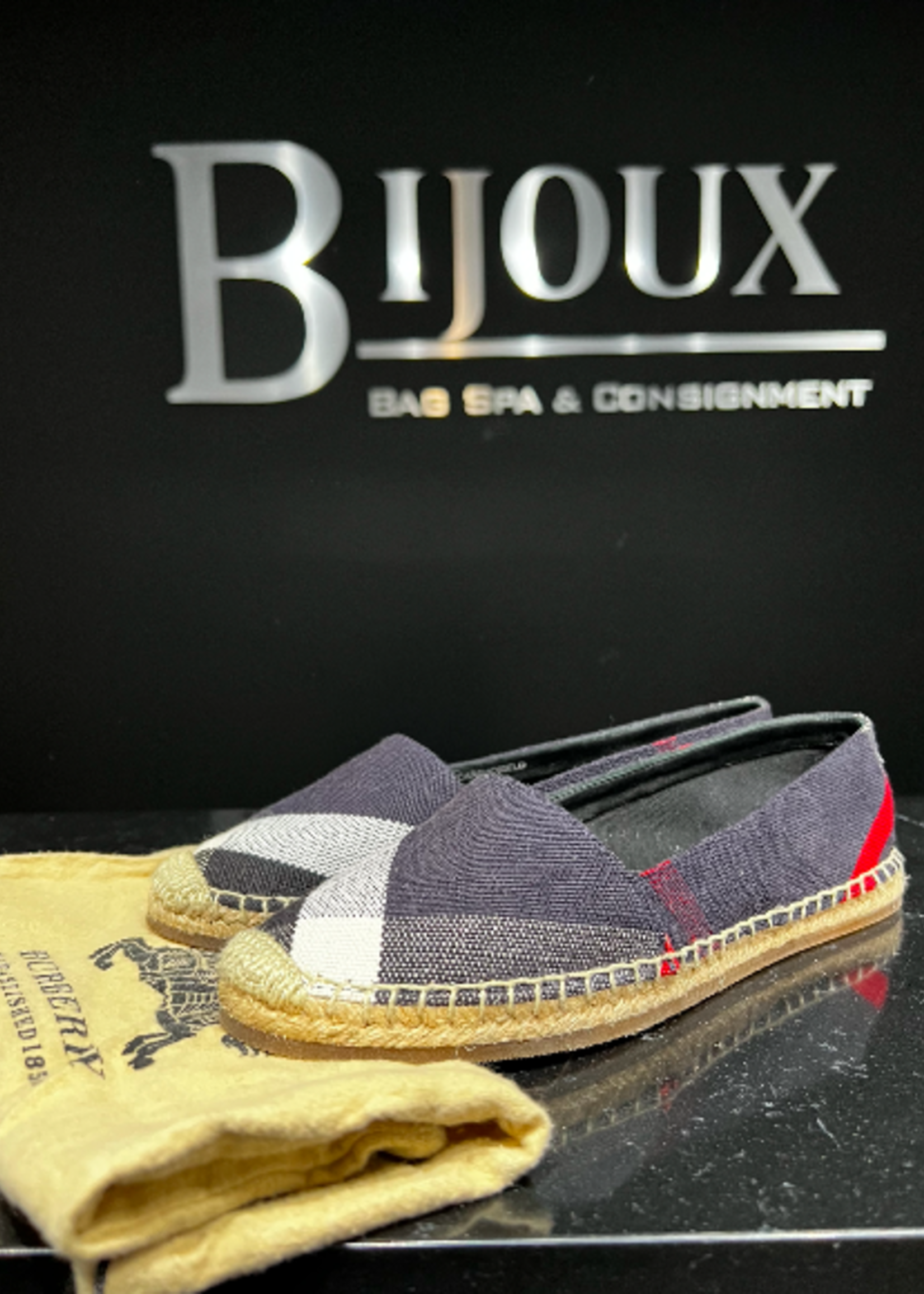 Burberry SOLD - Burberry Espiedilles Size - 37