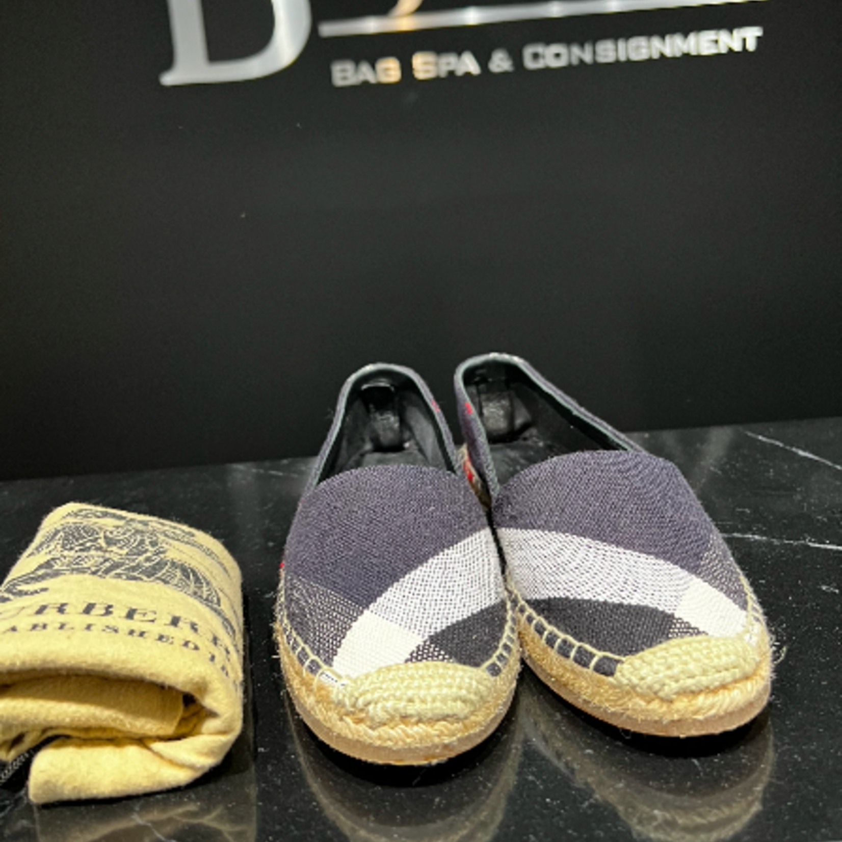 Burberry SOLD - Burberry Espiedilles Size - 37