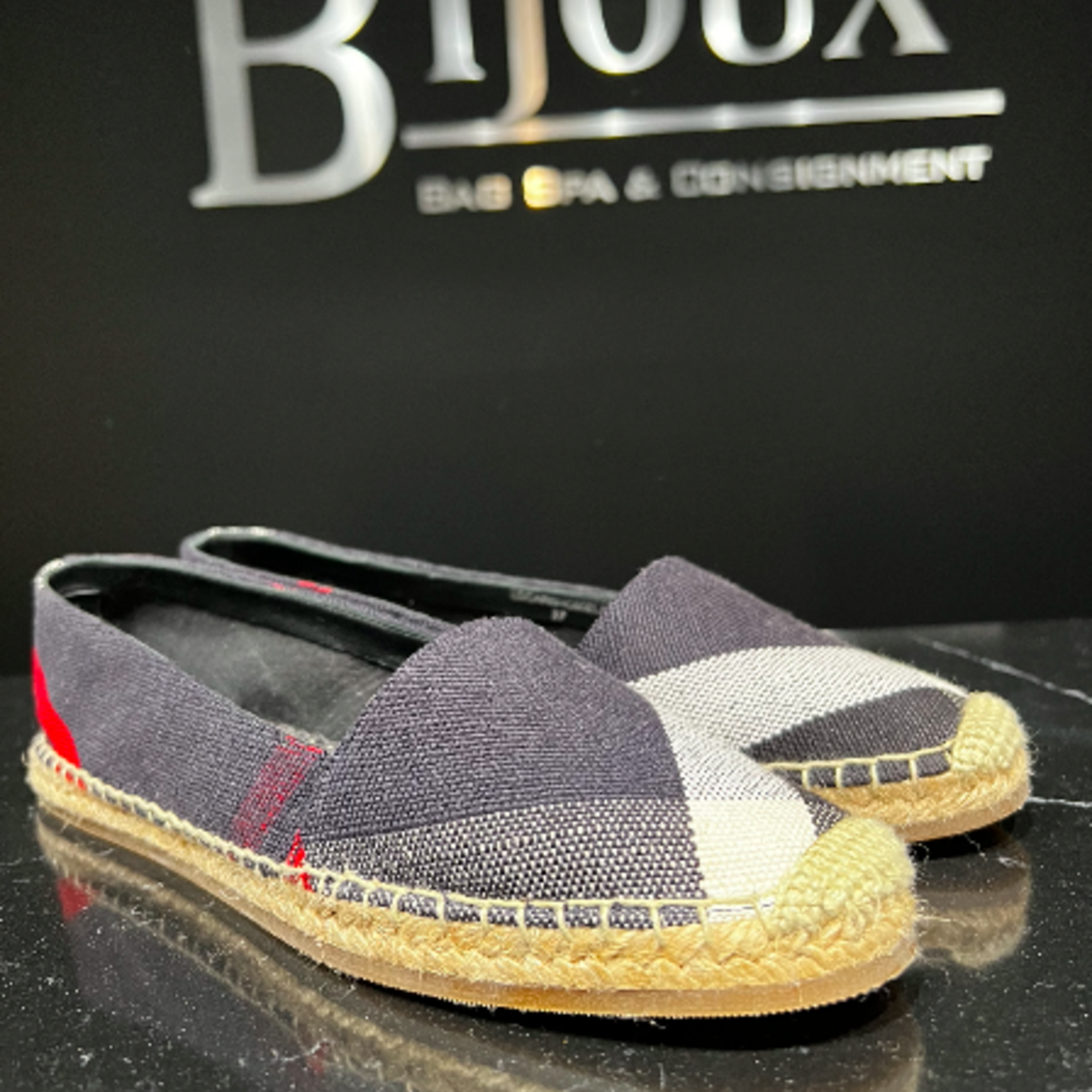 Burberry SOLD - Burberry Espiedilles Size - 37