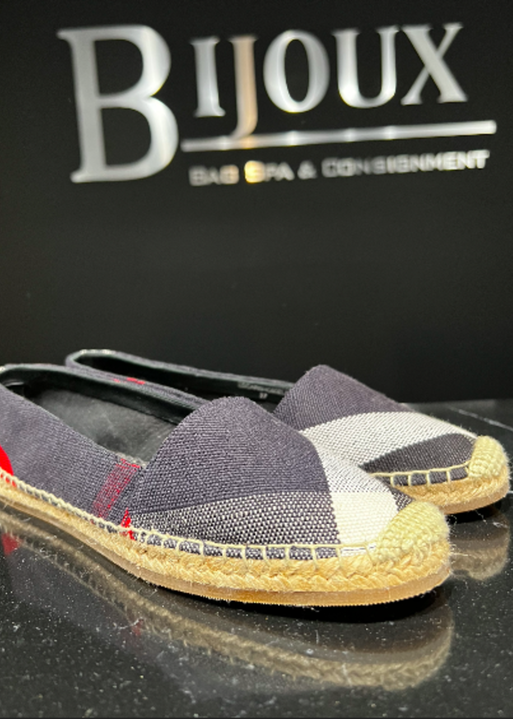 Burberry SOLD - Burberry Espiedilles Size - 37