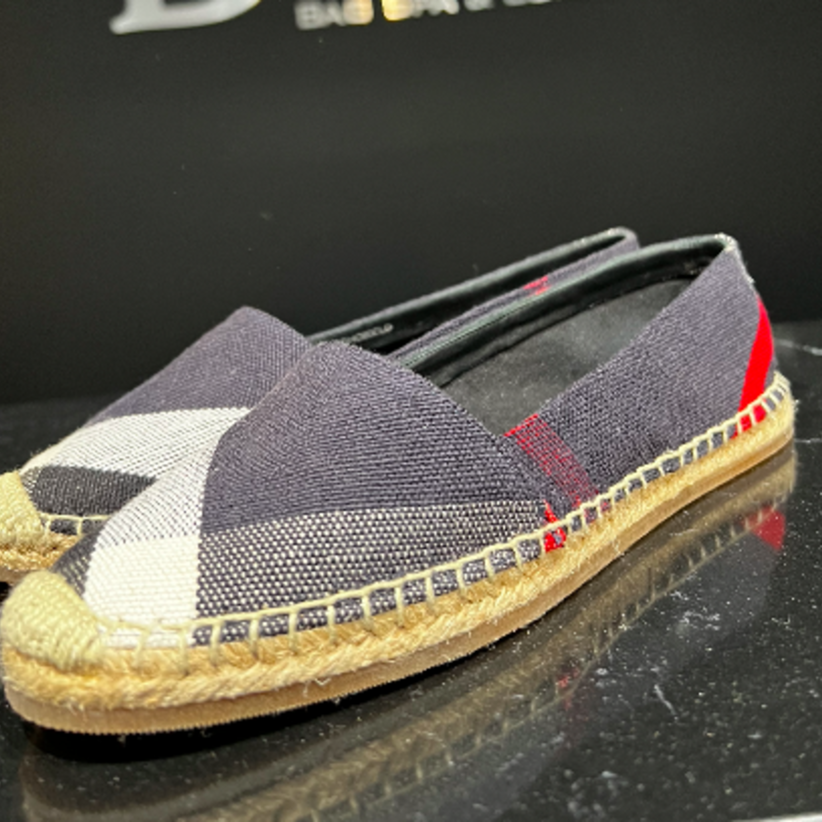 Burberry SOLD - Burberry Espiedilles Size - 37