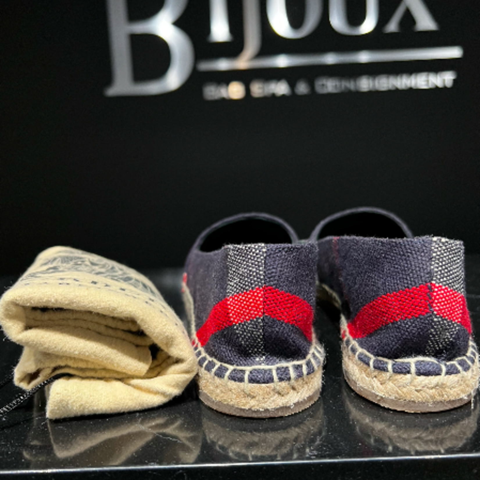 Burberry SOLD - Burberry Espiedilles Size - 37