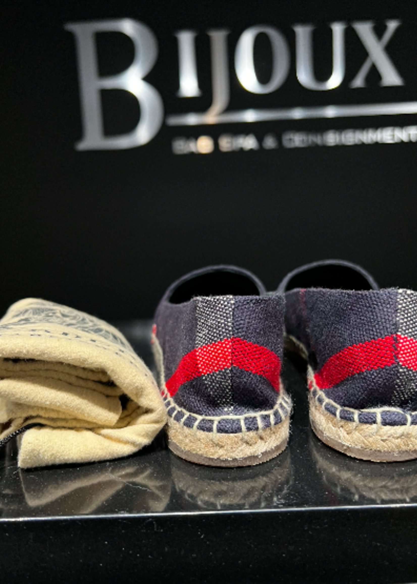 Burberry SOLD - Burberry Espiedilles Size - 37