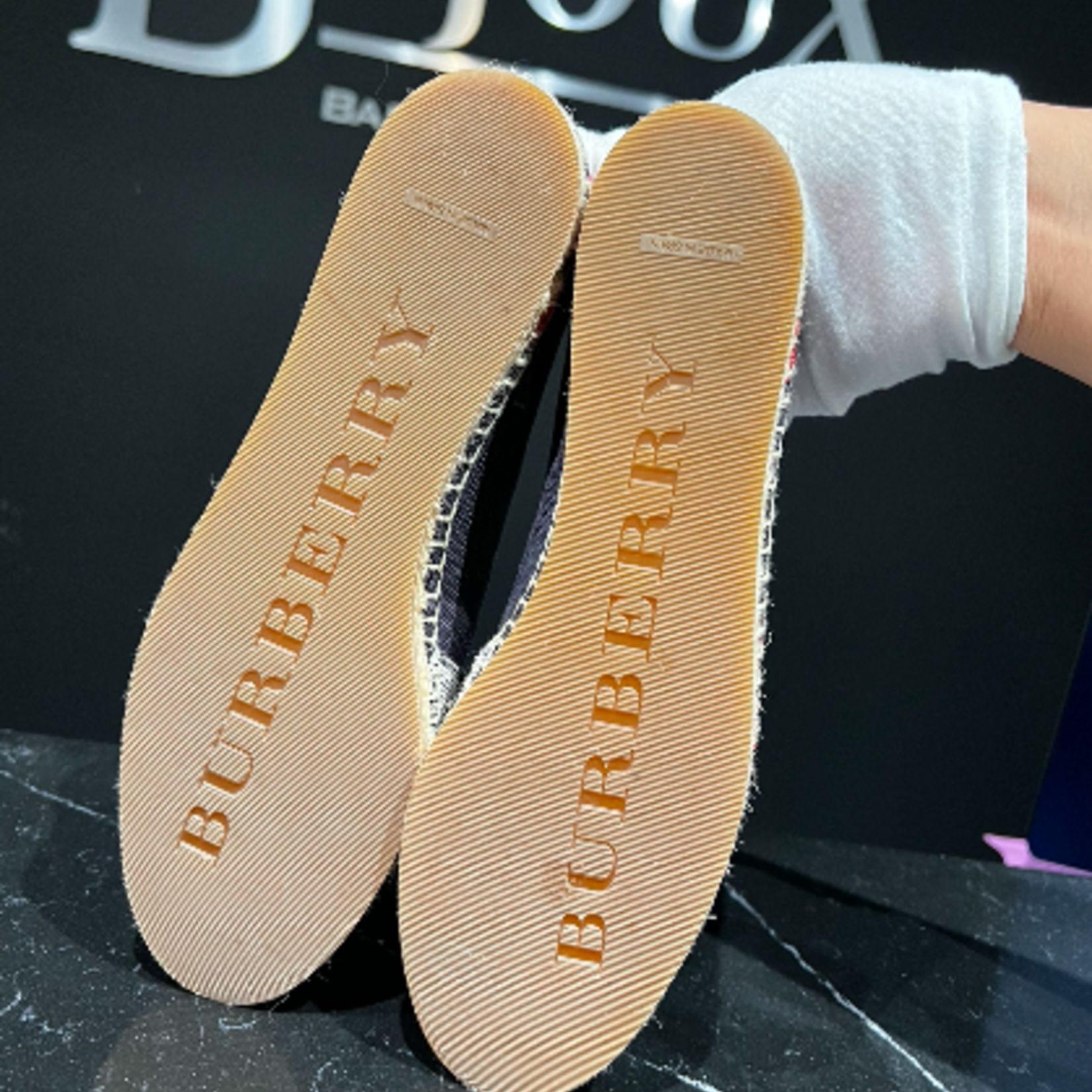 Burberry SOLD - Burberry Espiedilles Size - 37