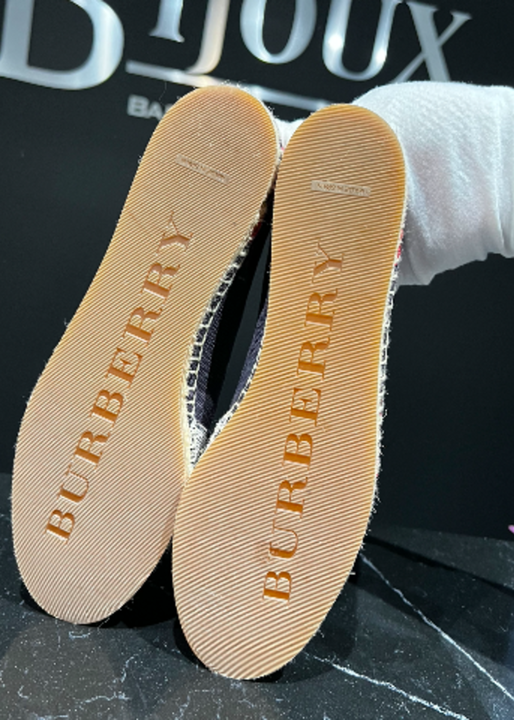 Burberry SOLD - Burberry Espiedilles Size - 37