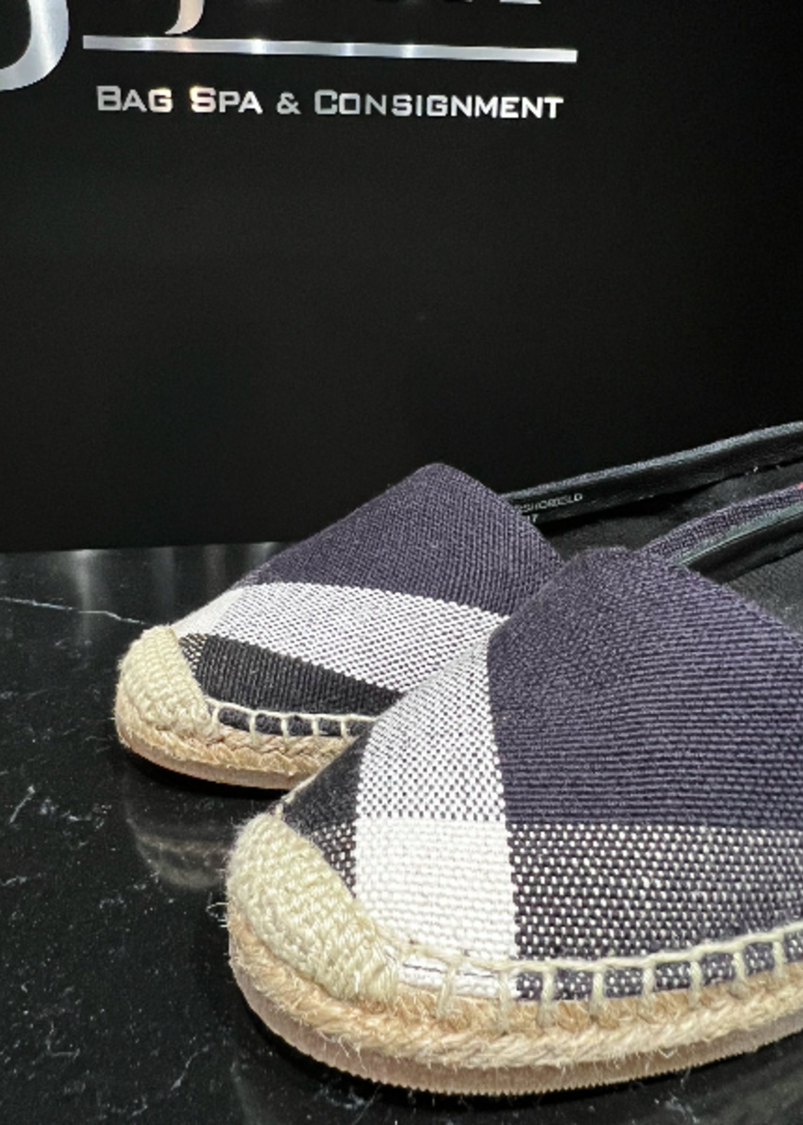 Burberry SOLD - Burberry Espiedilles Size - 37