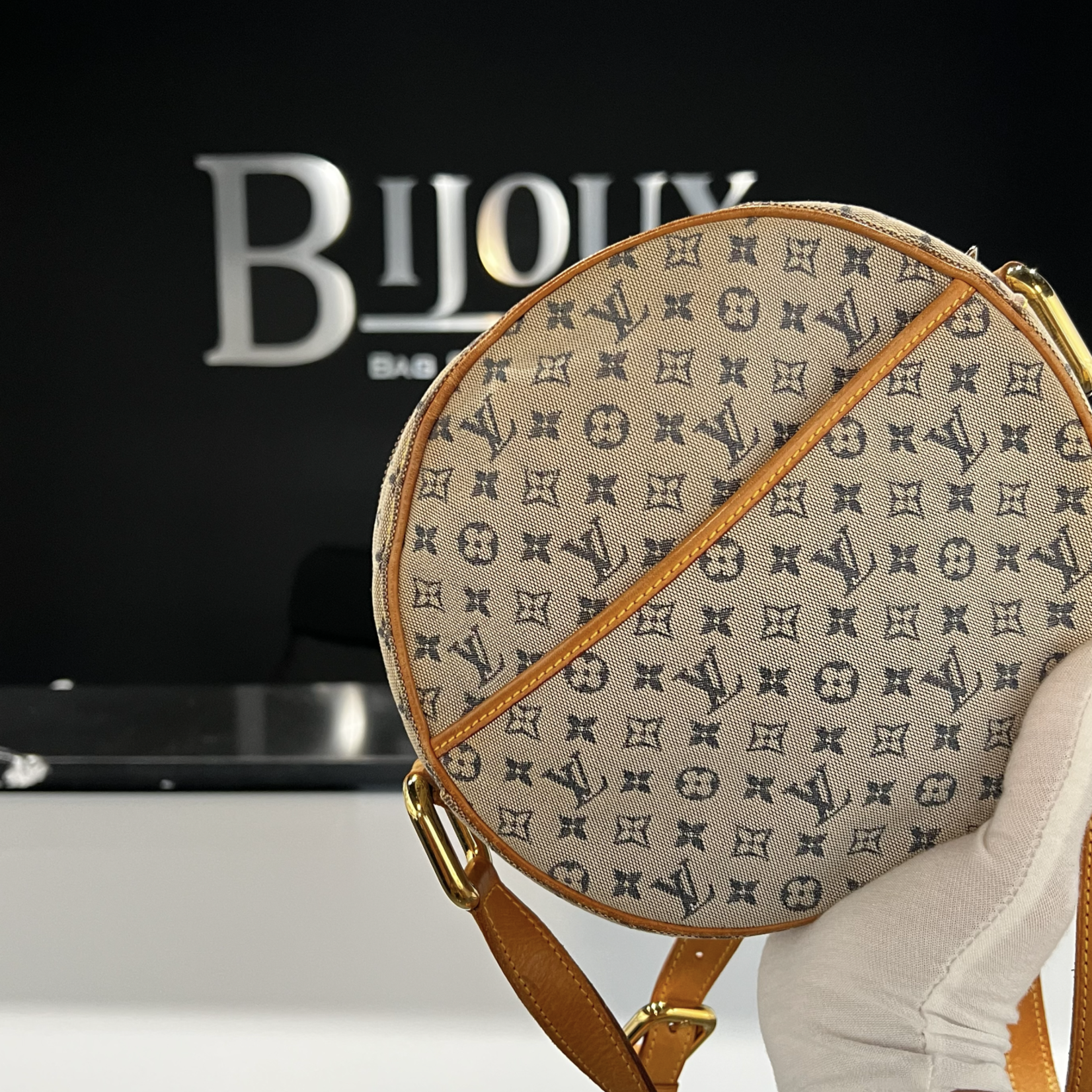 Louis Vuitton SOLD - Louis Vuitton Mini Lin GM
