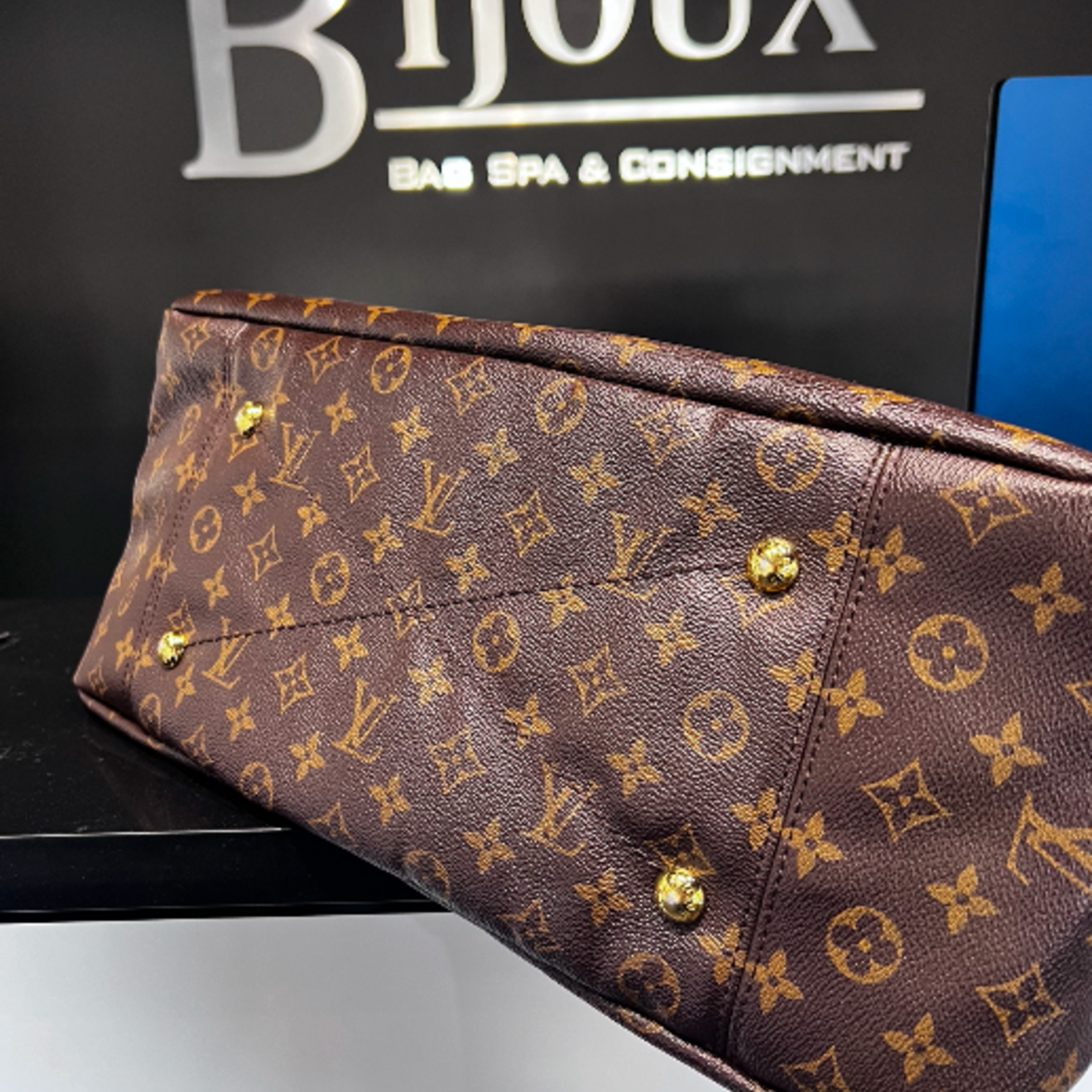 Louis Vuitton SOLD - Louis Vuitton Monogram Artsy