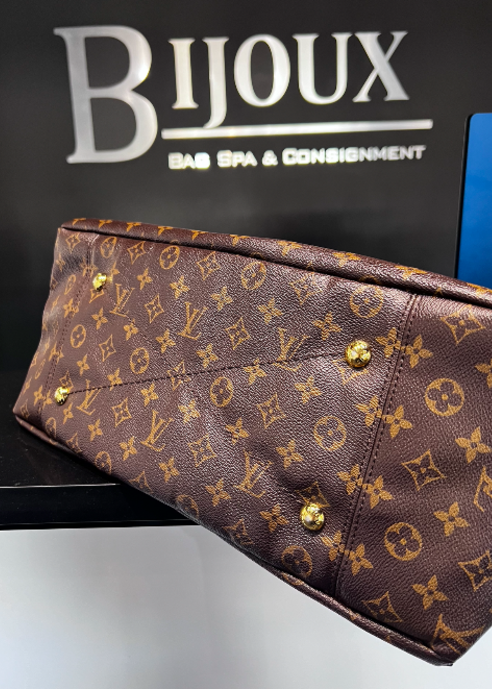 Louis Vuitton SOLD - Louis Vuitton Monogram Artsy