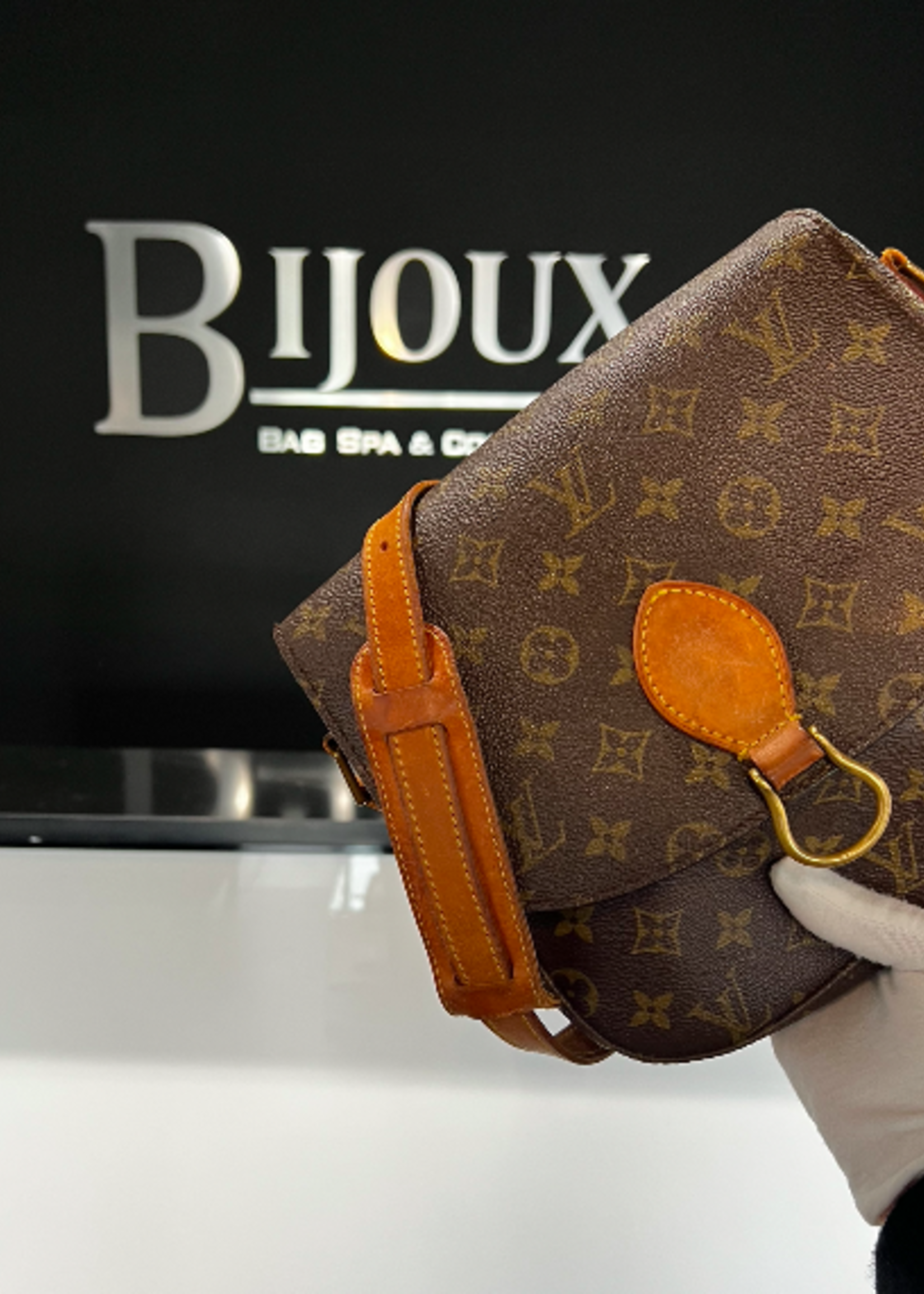 Louis Vuitton SOLD - Louis Vuitton Saint Cloud GM