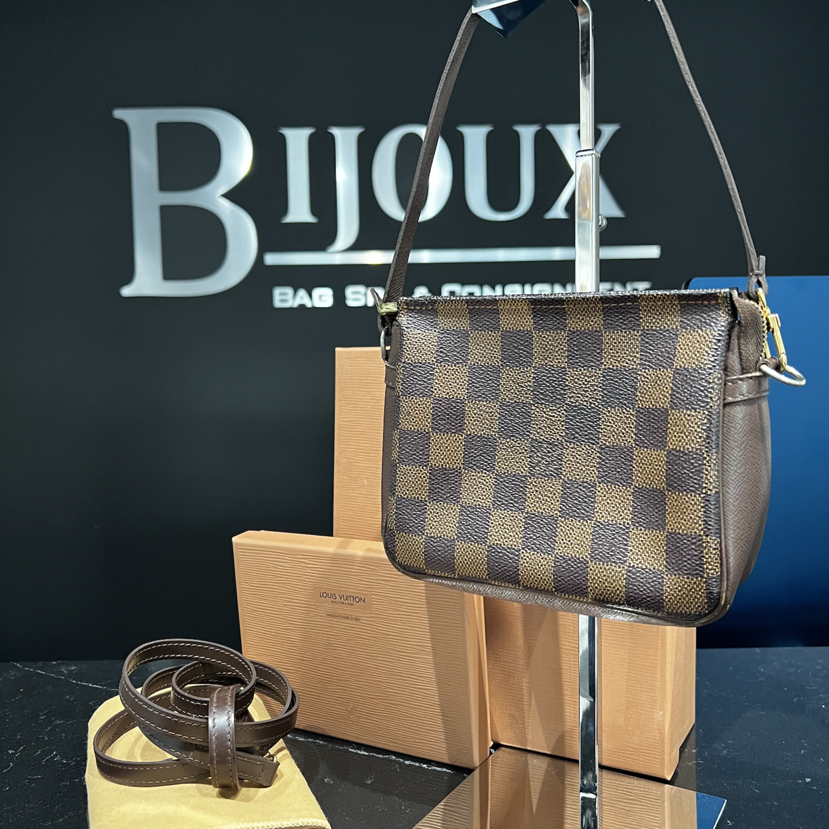 Louis Vuitton SOLD - Louis Vuitton Damier Ebene Pochette