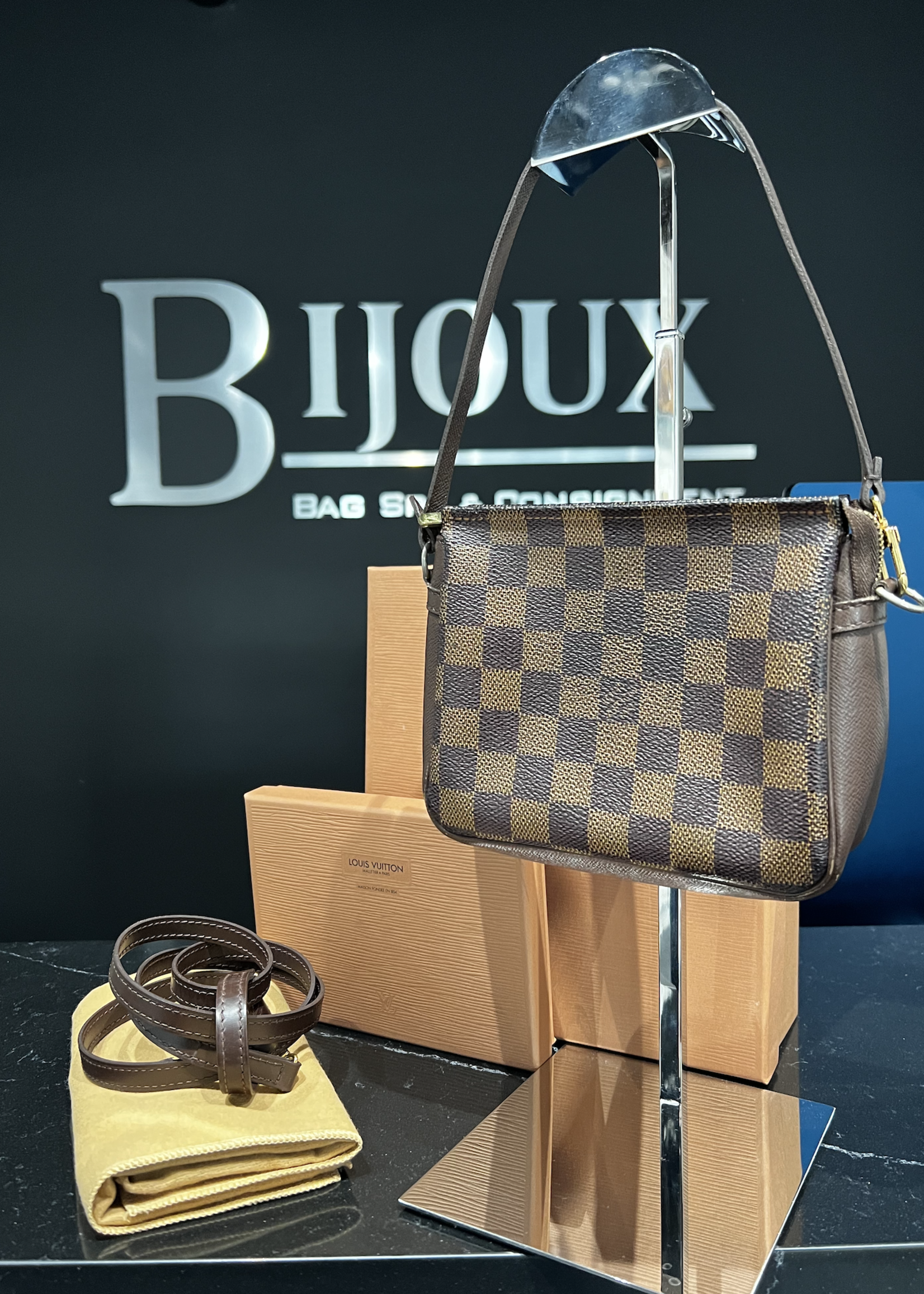 Louis Vuitton SOLD - Louis Vuitton Damier Ebene Pochette