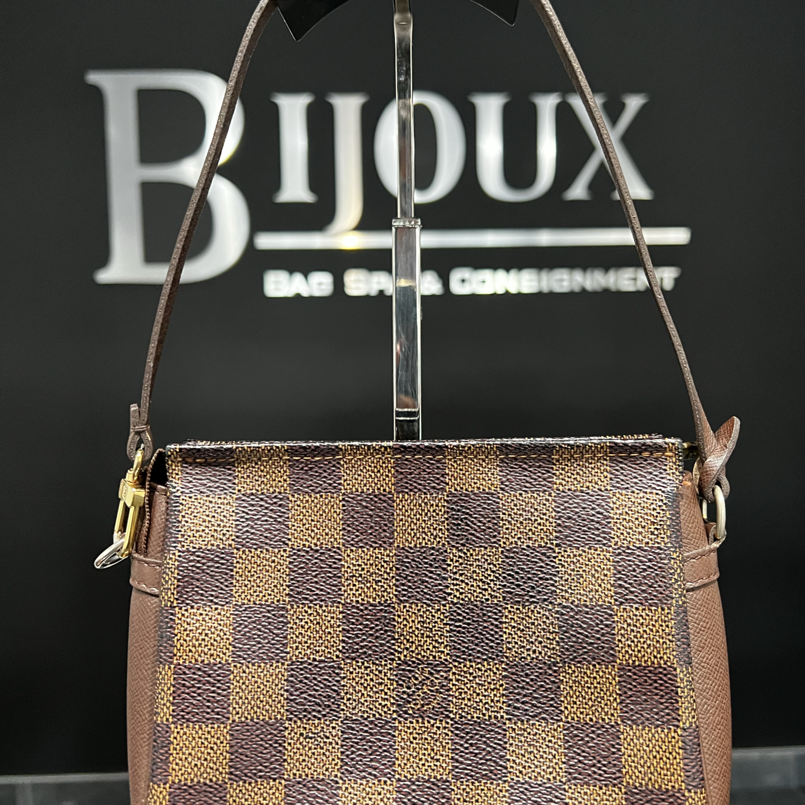 Louis Vuitton SOLD - Louis Vuitton Damier Ebene Pochette