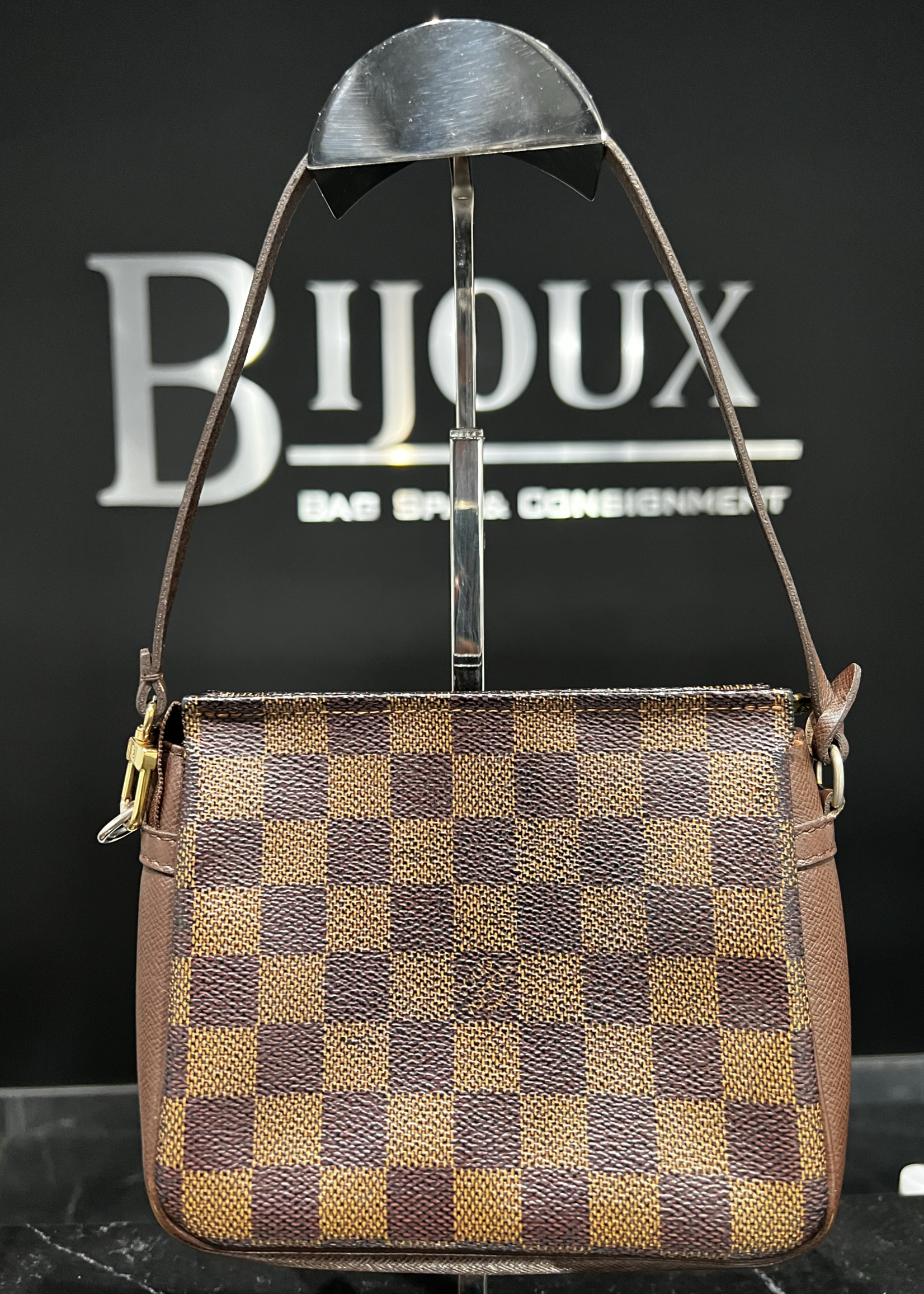 Louis Vuitton SOLD - Louis Vuitton Damier Ebene Pochette