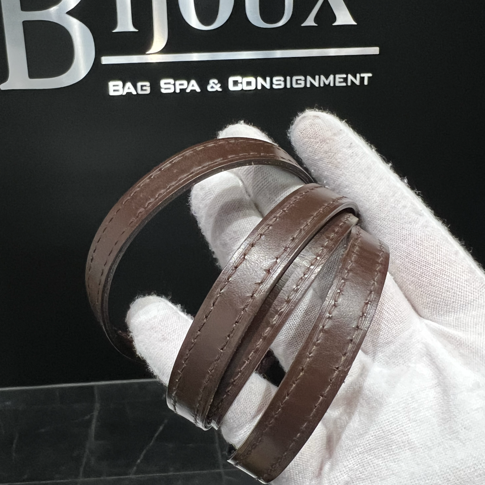 Louis Vuitton SOLD - Louis Vuitton Damier Ebene Pochette
