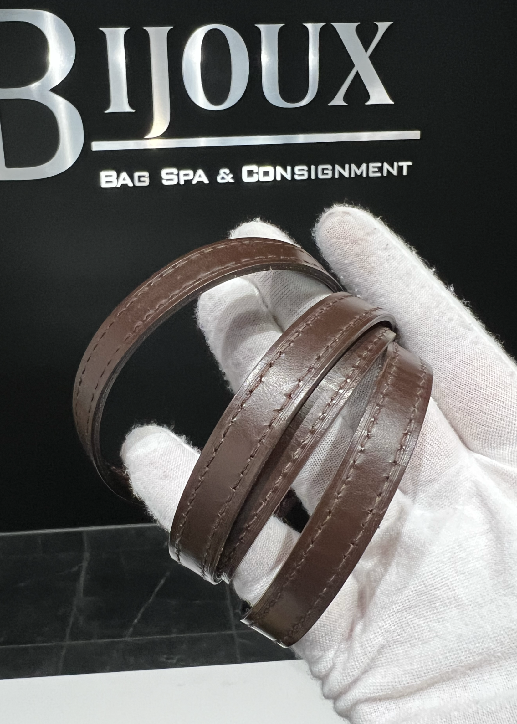 Louis Vuitton SOLD - Louis Vuitton Damier Ebene Pochette