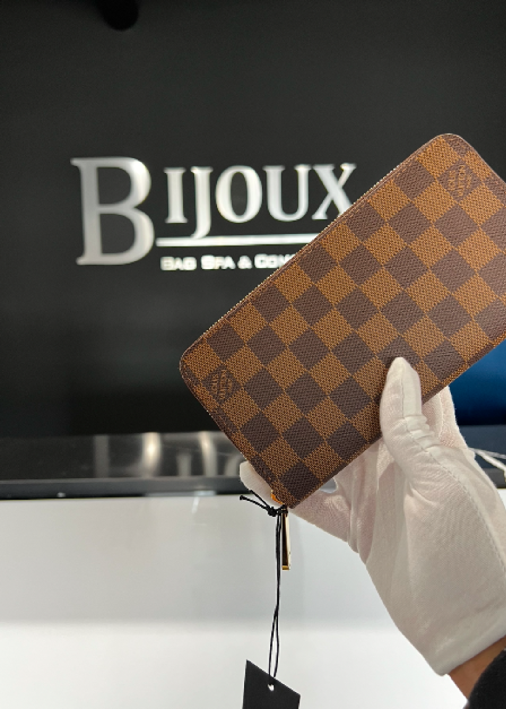 Louis Vuitton SOLD - Louis Vuitton Damier Ebene Zippy Wallet