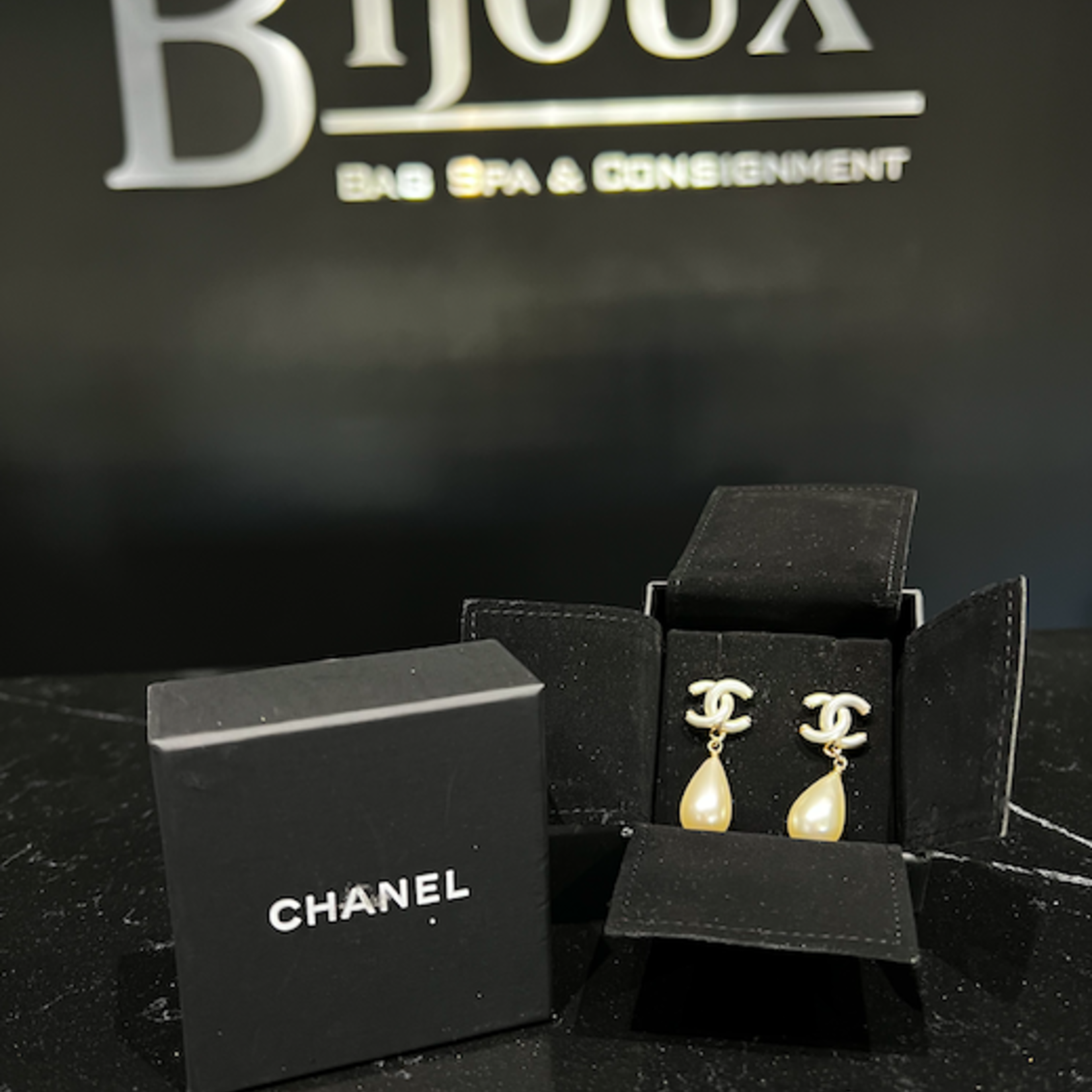 Chanel SOLD - Chanel 17P Pearl Earrings